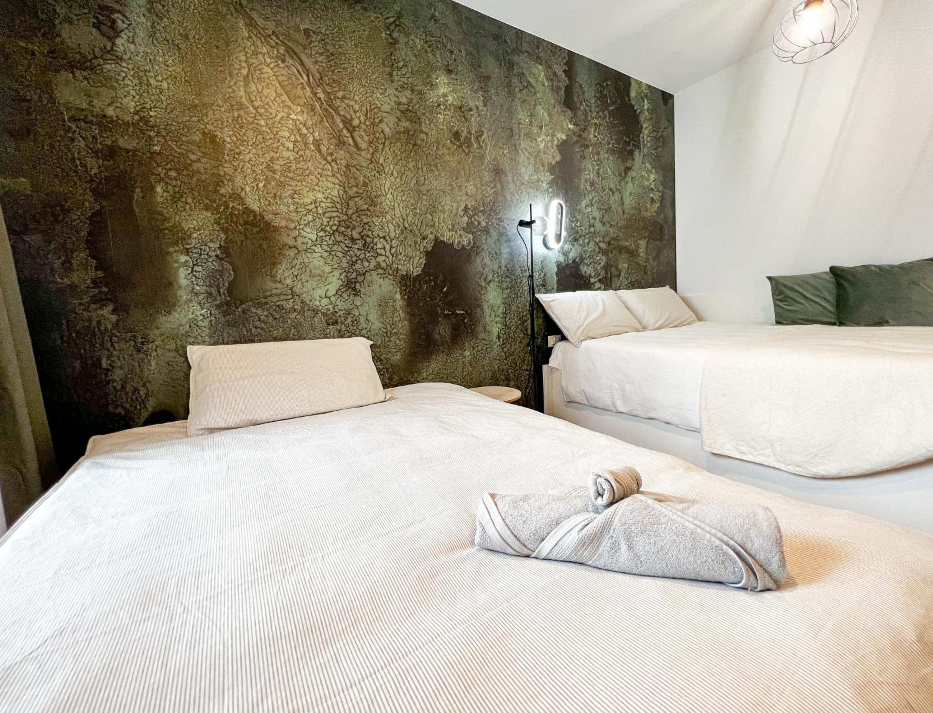 Repetti Suites - Two Adjacent & Independent Apartments 10 minutes to Milan City Centre & Linate Airport