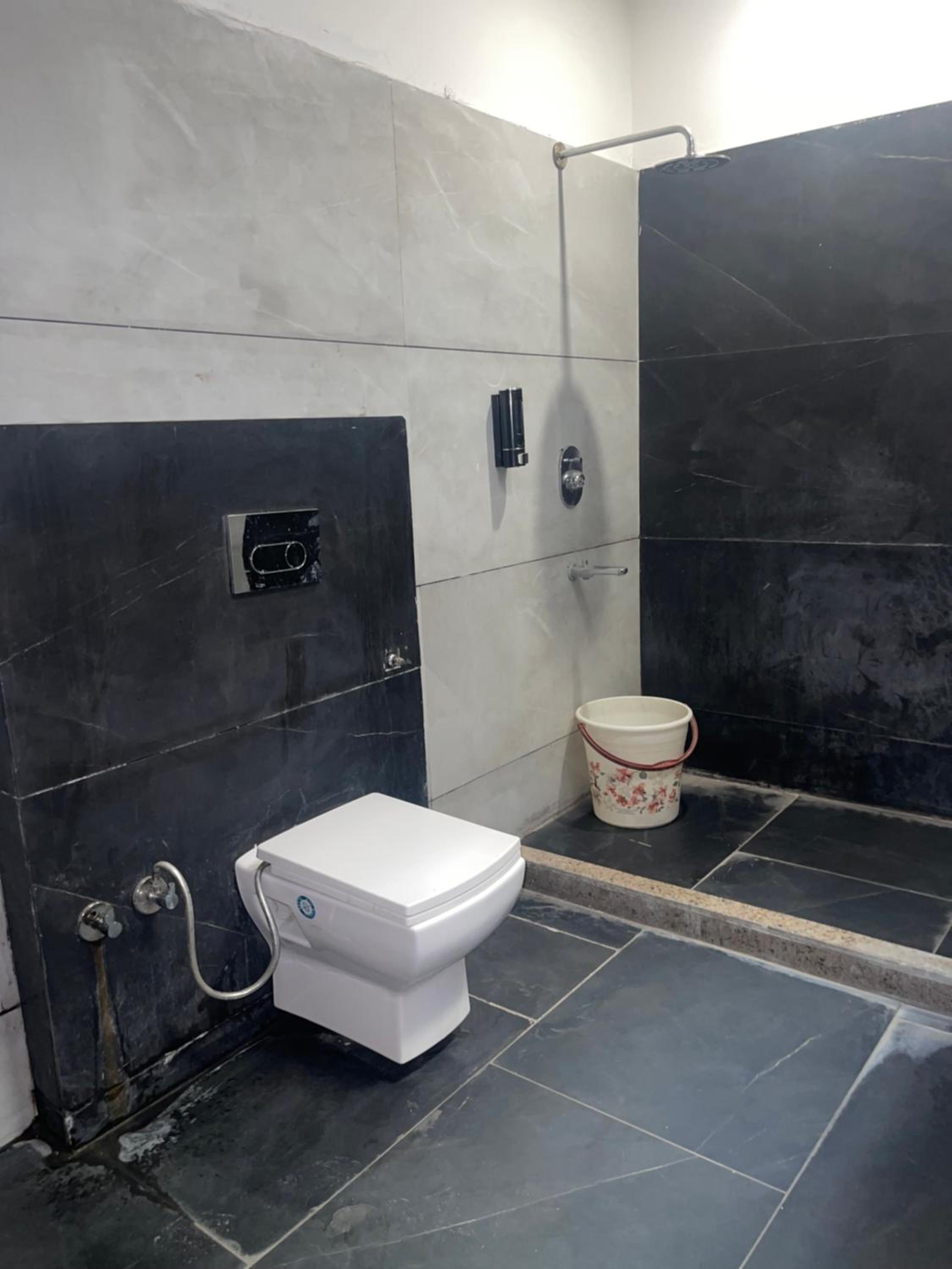 Spacious 5 Bedroom Park Facing House view 5