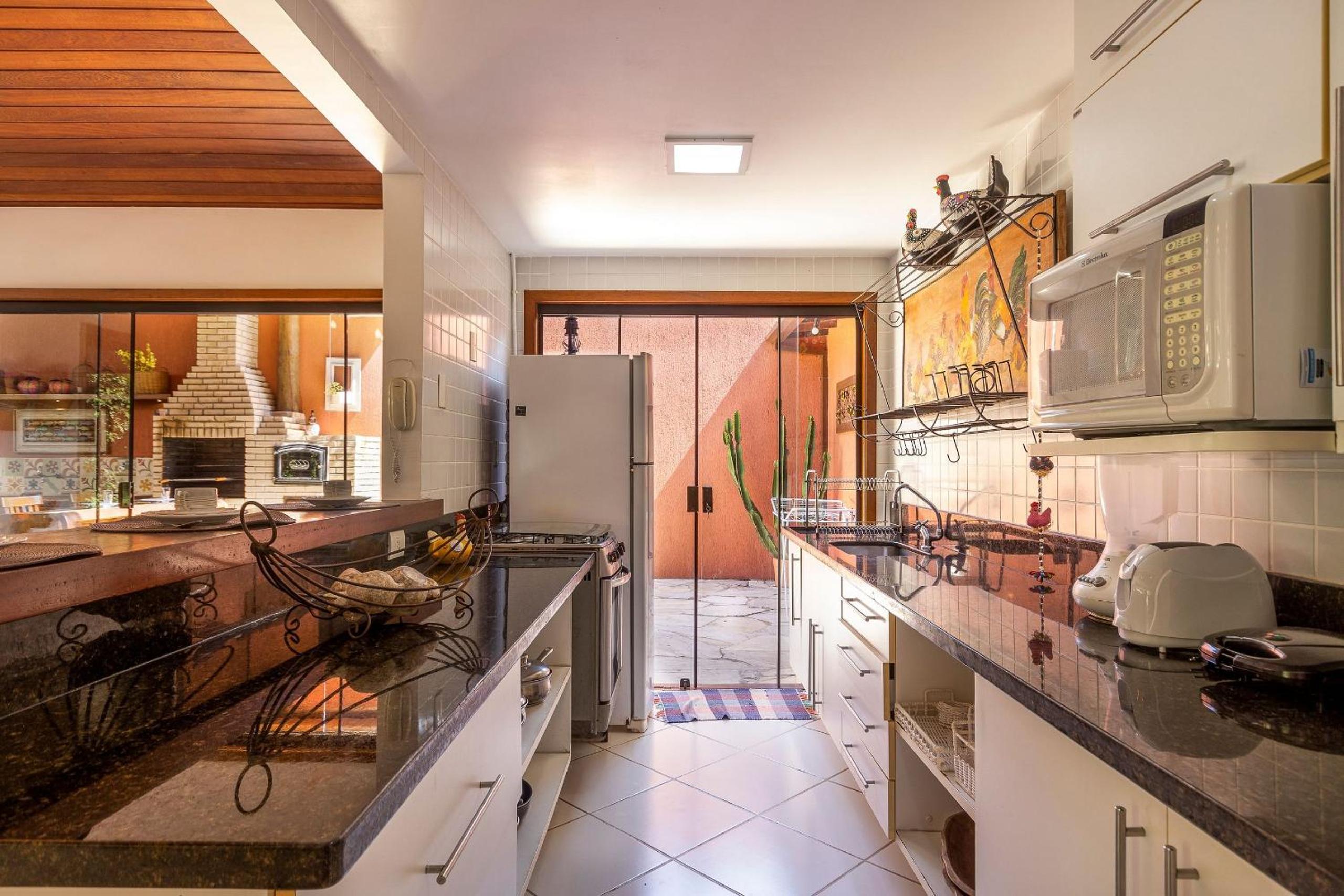 BZ12 Pertinho da praia! Casa completa 4 suites
