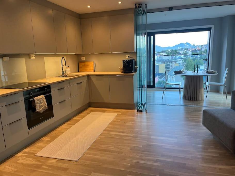 City Center 7th Floor Apartement with Beautiful View 2 bedroom Free parking