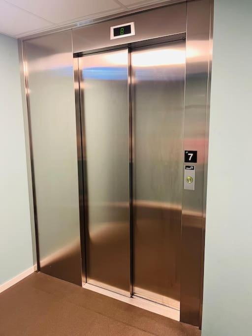 City Center 7th Floor Apartement with Beautiful View 2 bedroom Free parking