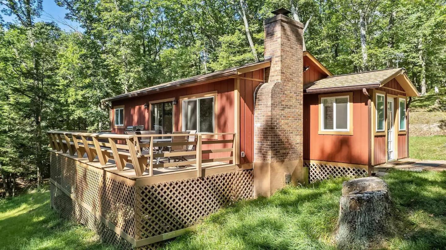 Cabin w hot tub, fire pit & deck view 5