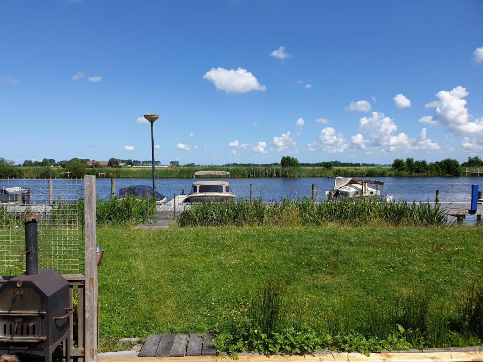 Waterchalet number 6 Recreationpark Yn'e Lijte Grou met ligplaats boot