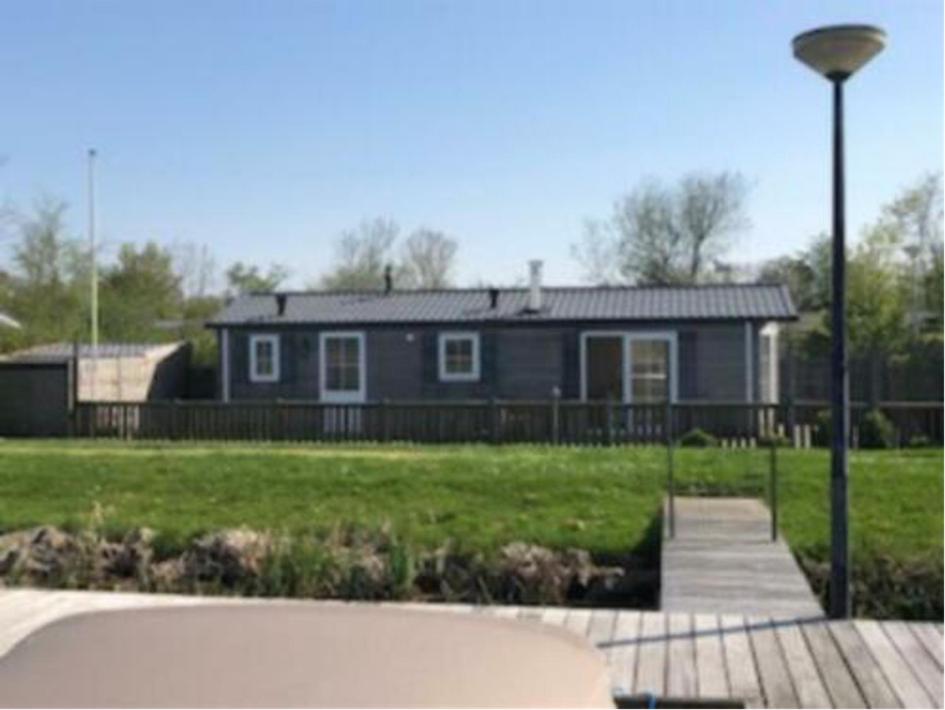 Waterchalet number 6 Recreationpark Yn'e Lijte Grou met ligplaats boot