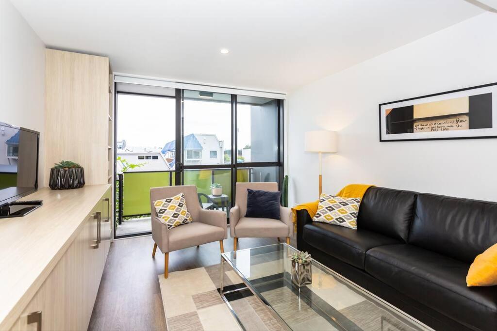 Stylish Central City Apartment