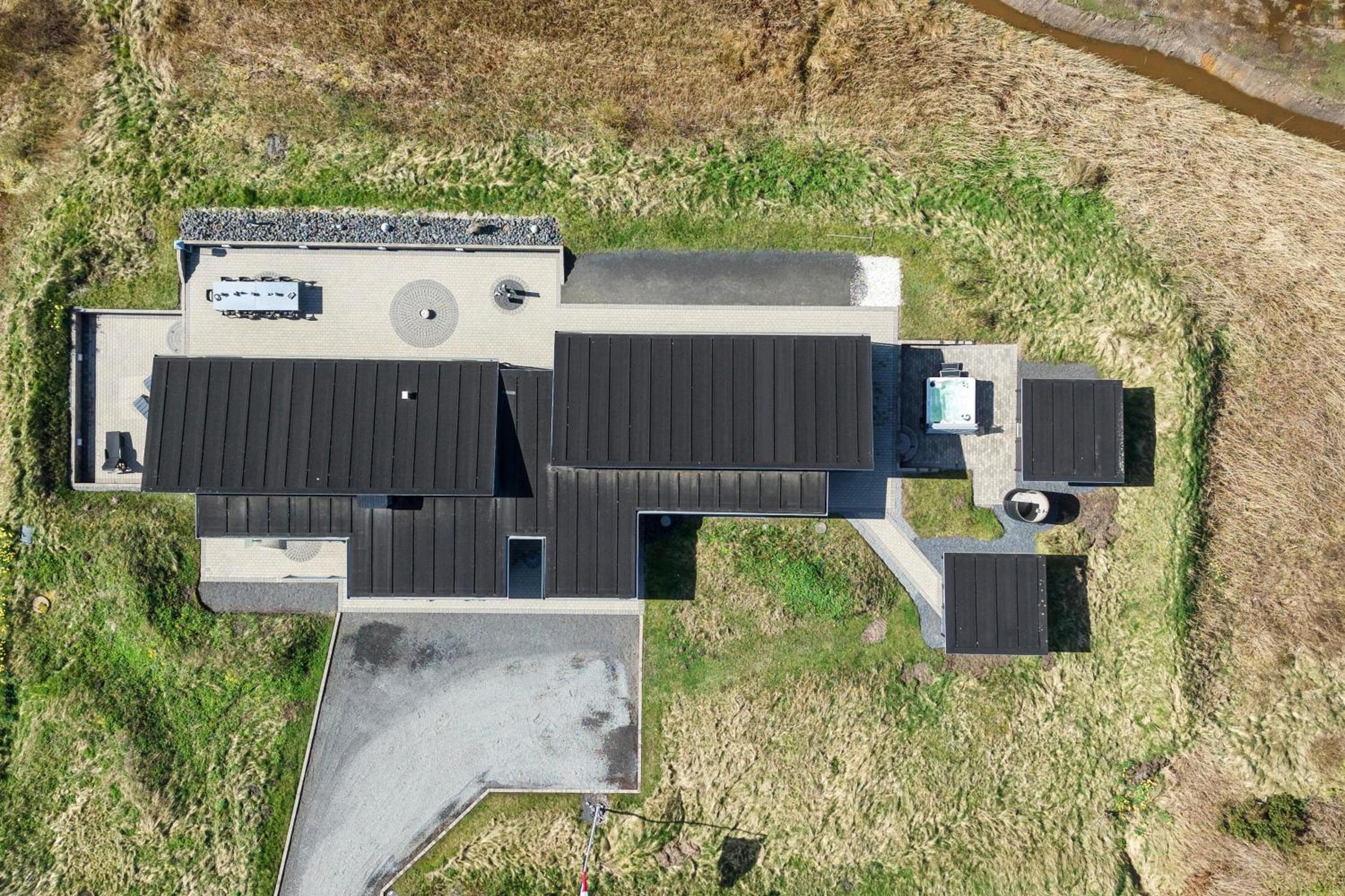 Luxurious Holiday Home With Sauna And 5-Person Outdoor Spa -1018 view 4