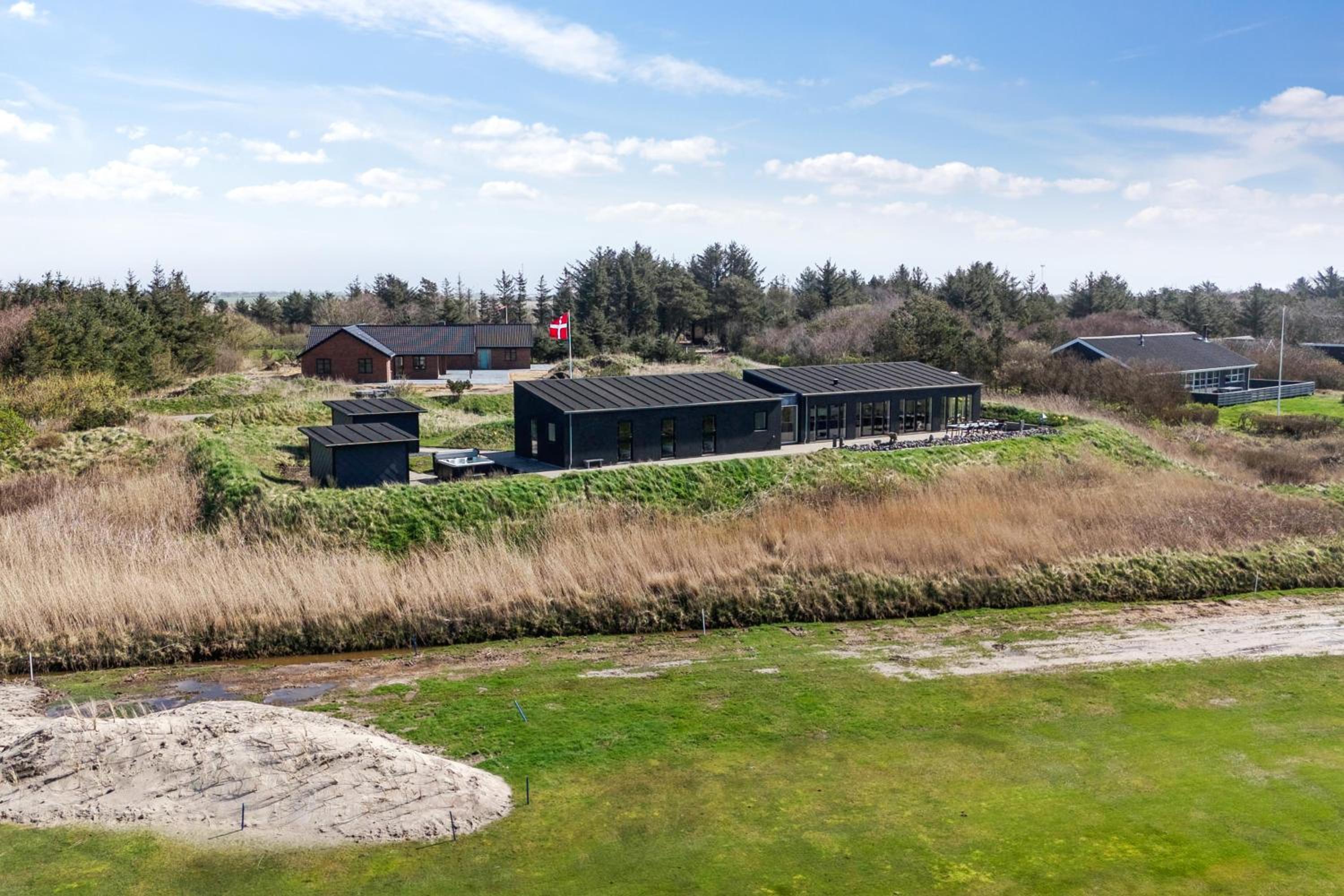 Luxurious Holiday Home With Sauna And 5-Person Outdoor Spa -1018 view 5