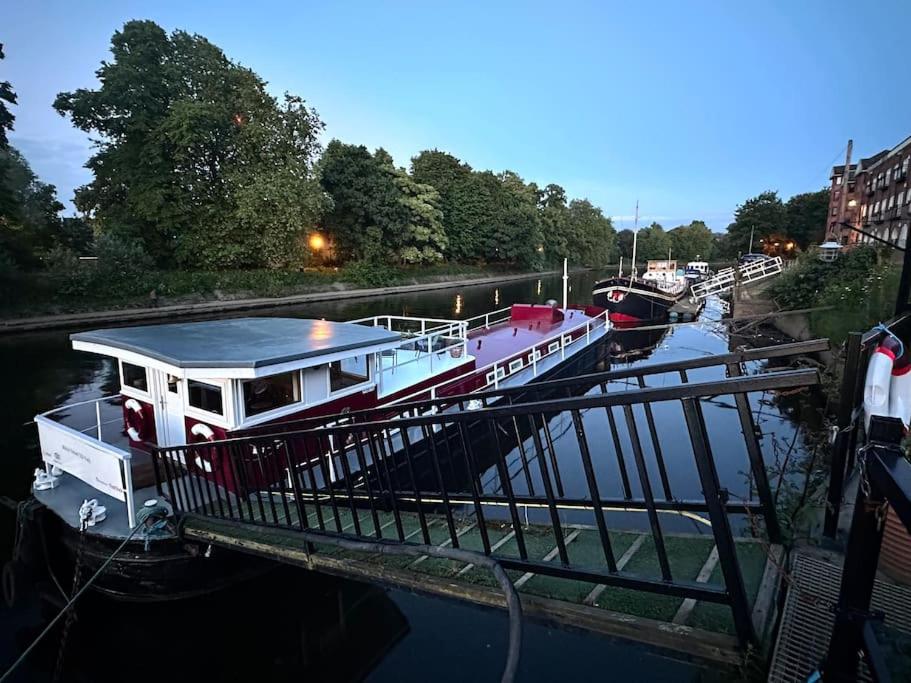 Unique Houseboat Experience I Central City Break view 4