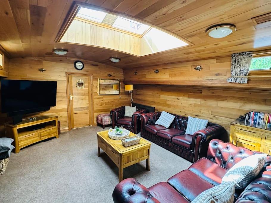 Unique Houseboat Experience I Central City Break view 3