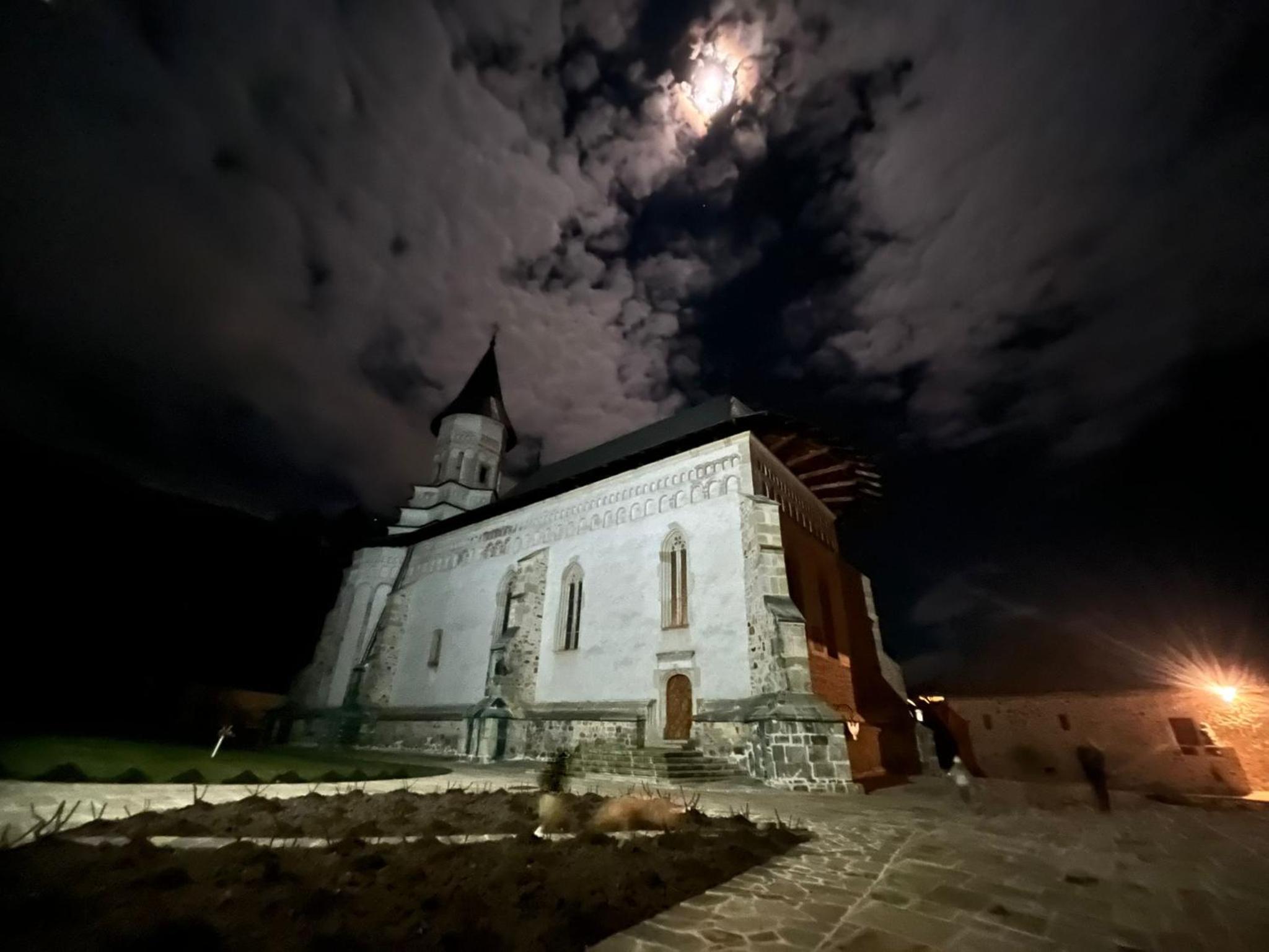 Casa Prieteniei - rezervare integrală view 2