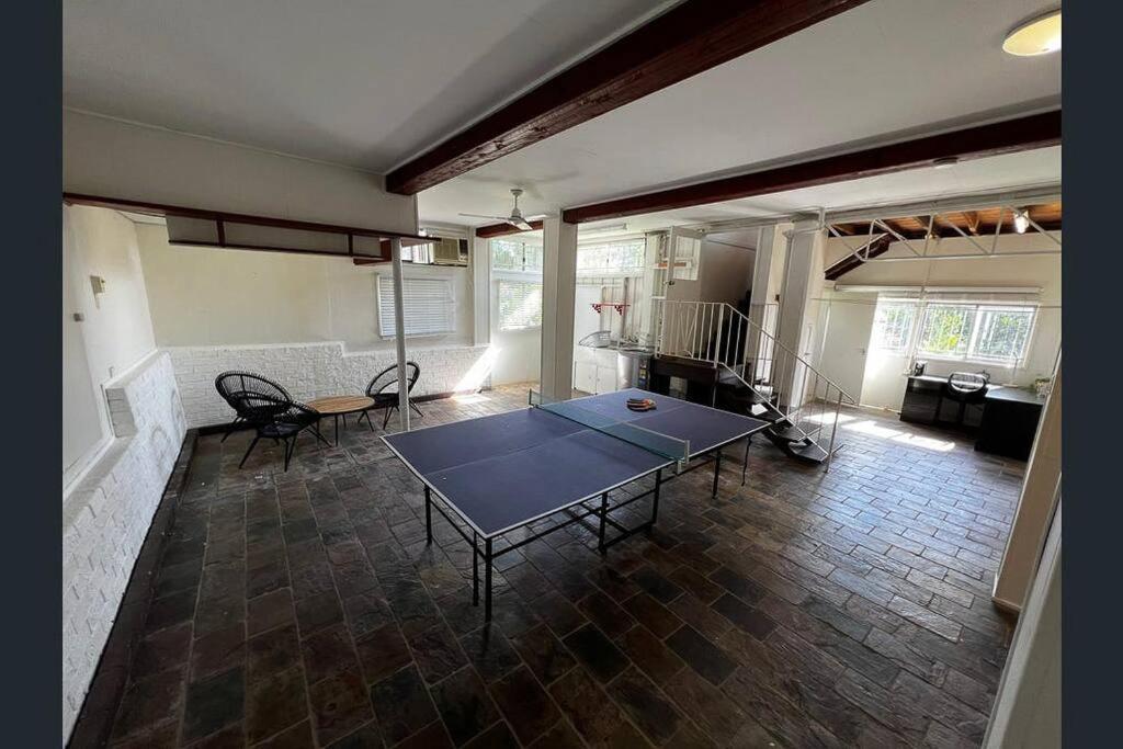Massive 5bdr Home Games Room Wi-Fi Netflix