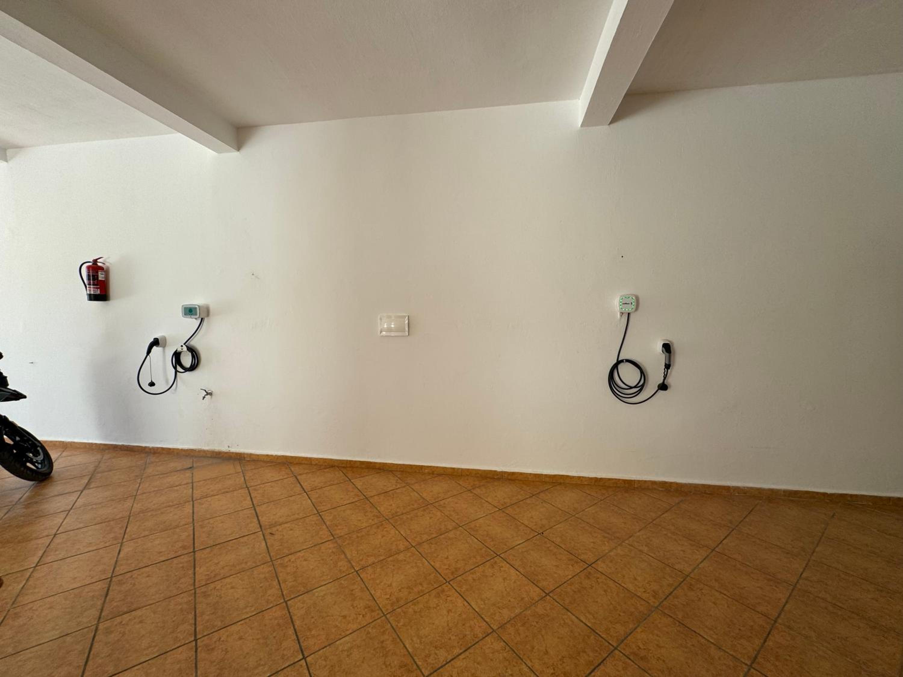 Photo 33