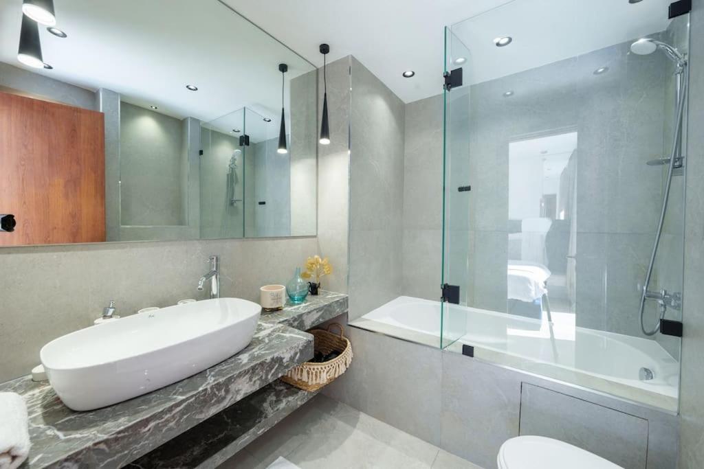 Luxury Apartment Golf & Pool View - WiFi view 4