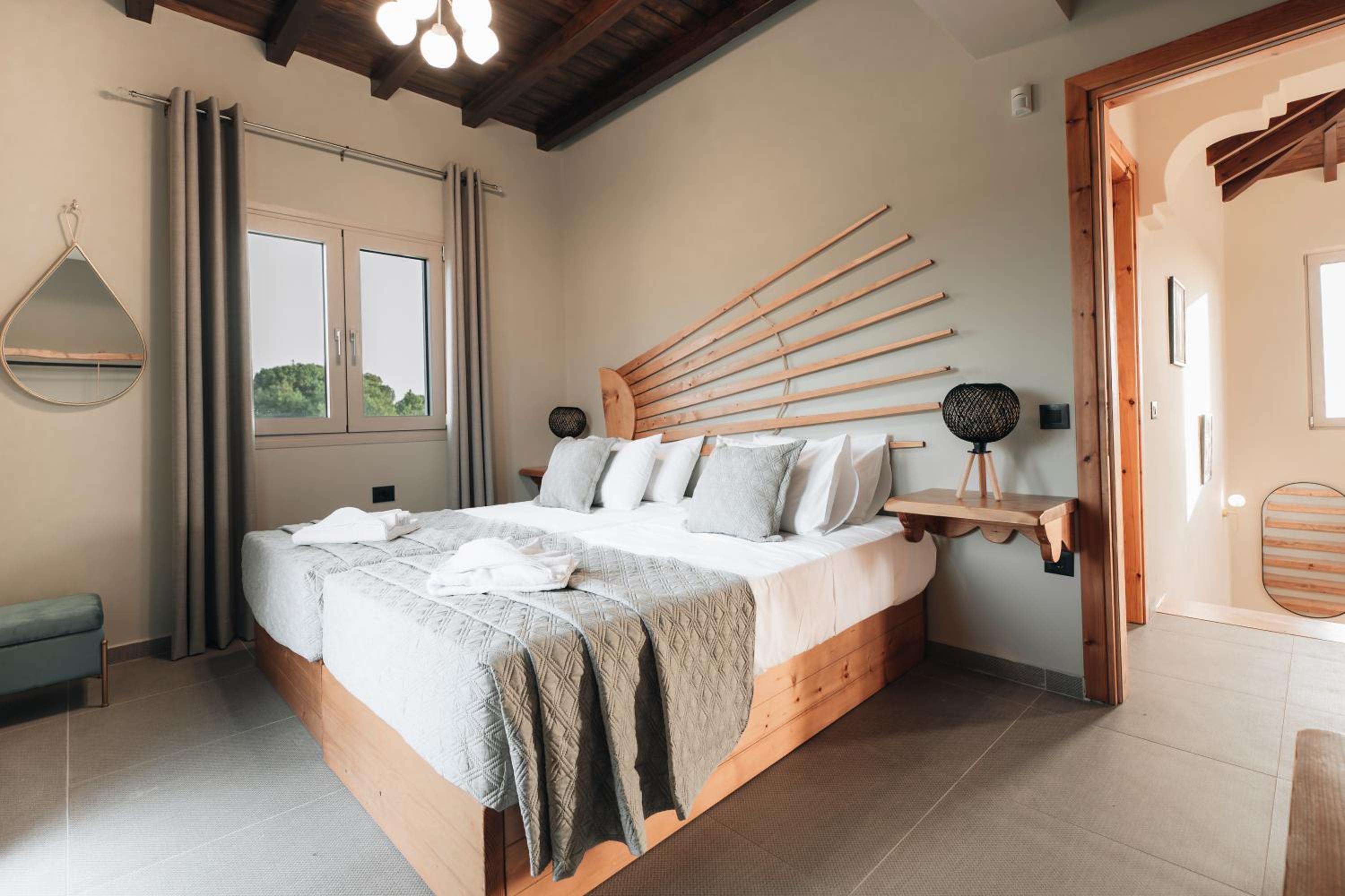 Villa Di Leon - Uniquely Designed Villa with Pool in a Picturesque Village near Famous Porto Limnionas, Offering Exceptional Hospitality By Villa Mana Gers