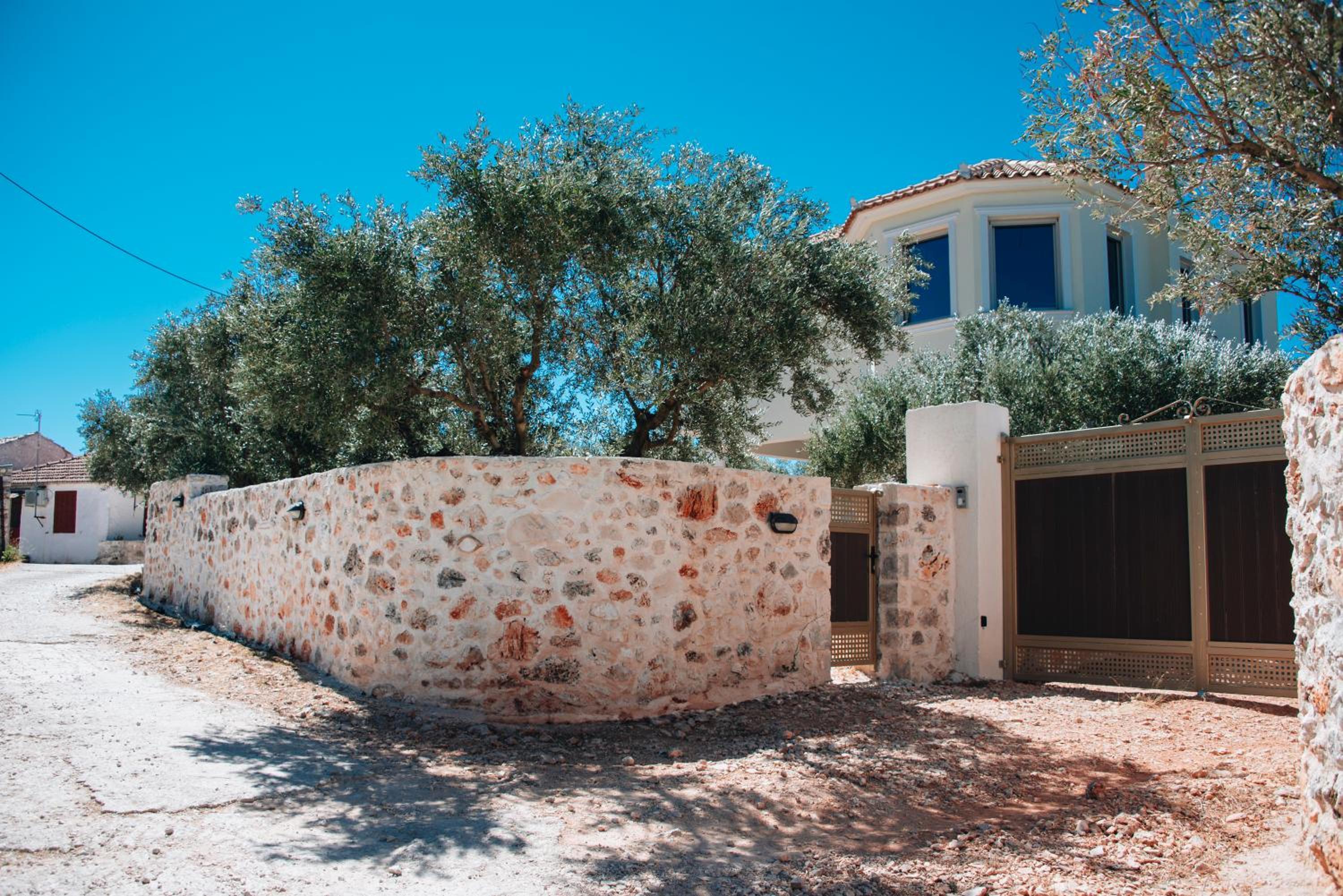 Villa Di Leon - Uniquely Designed Villa with Pool in a Picturesque Village near Famous Porto Limnionas, Offering Exceptional Hospitality By Villa Mana Gers