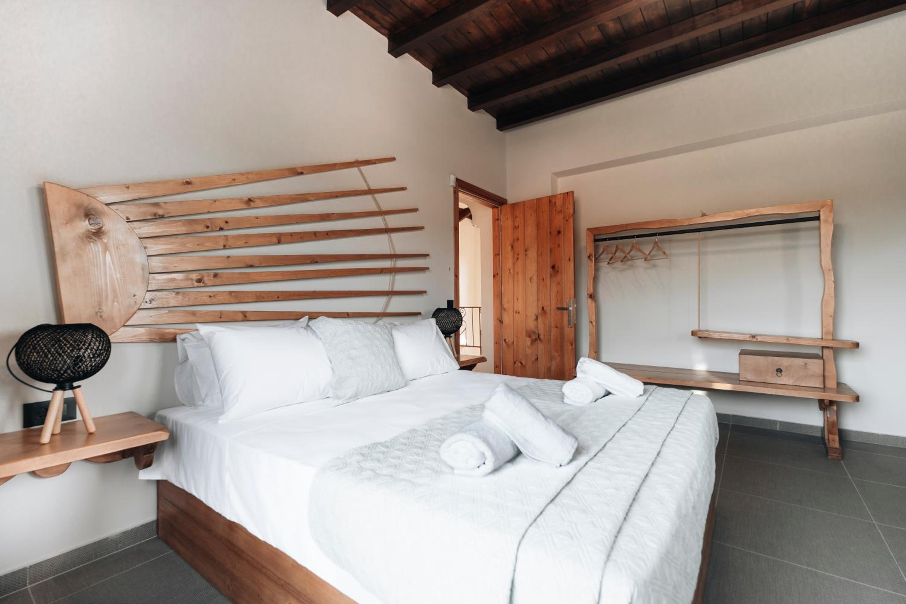Villa Di Leon - Uniquely Designed Villa with Pool in a Picturesque Village near Famous Porto Limnionas, Offering Exceptional Hospitality By Villa Mana Gers