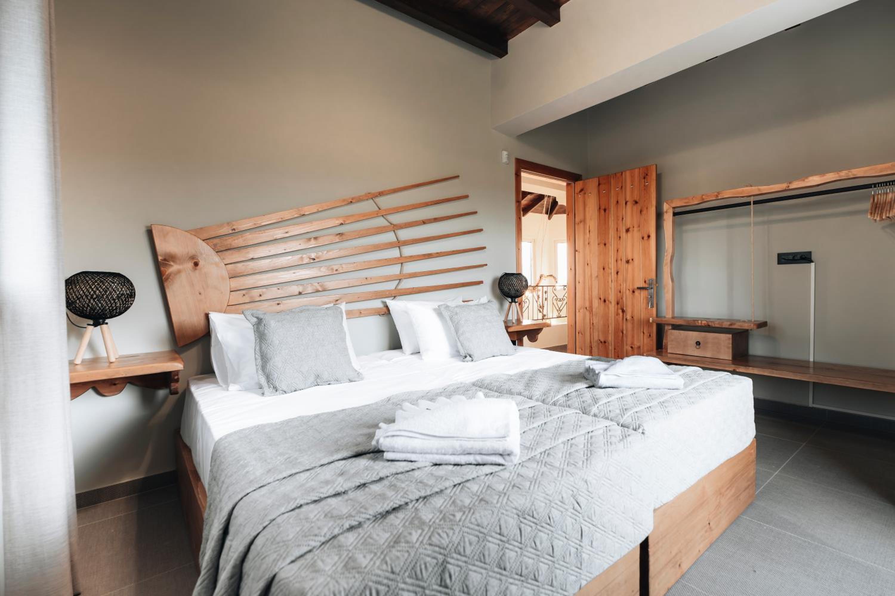 Villa Di Leon - Uniquely Designed Villa with Pool in a Picturesque Village near Famous Porto Limnionas, Offering Exceptional Hospitality By Villa Mana Gers