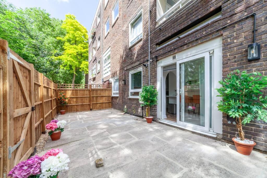 Modern 3BR Escape in Prime London Spot