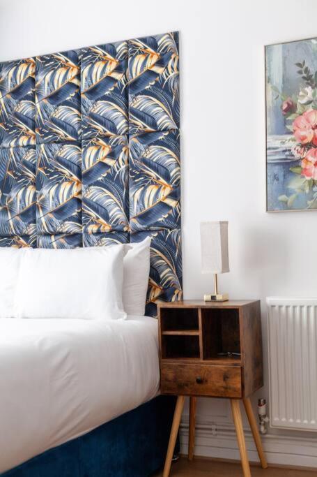 Modern 3BR Escape in Prime London Spot