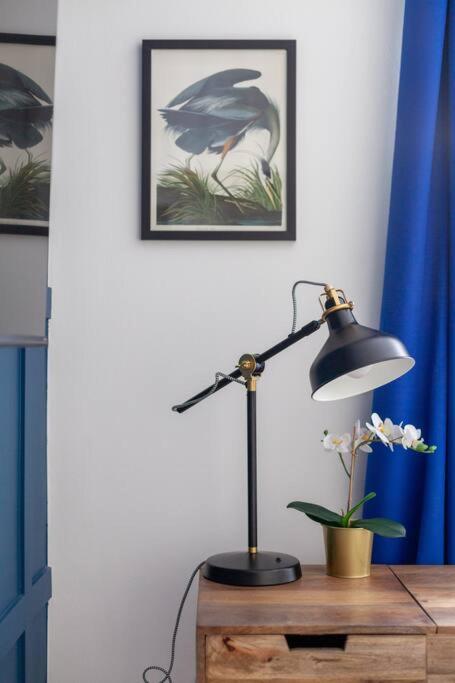 Modern 3BR Escape in Prime London Spot