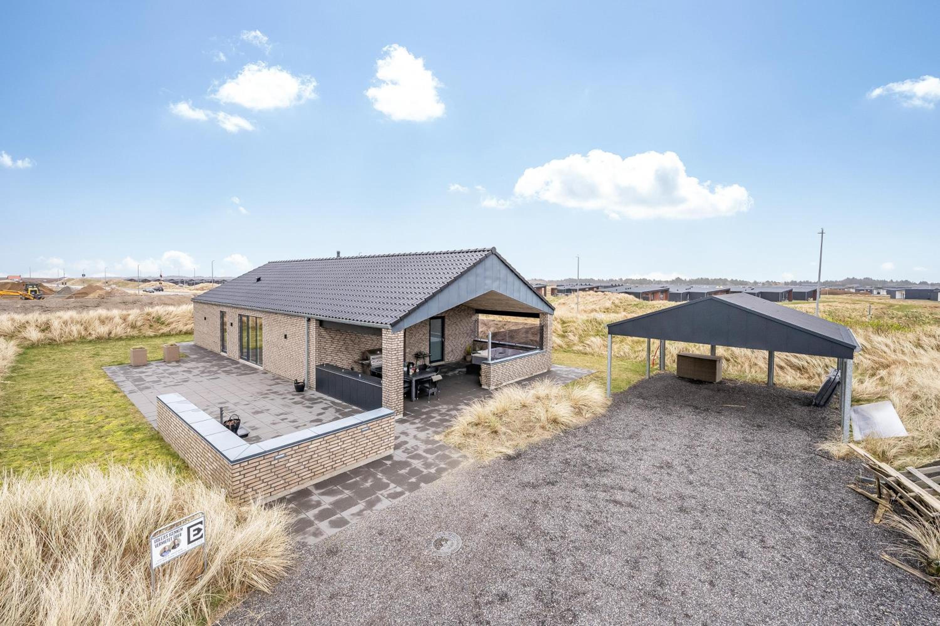 Luxurious 8-Person House With A Spacious Outdoor Spa - 1003