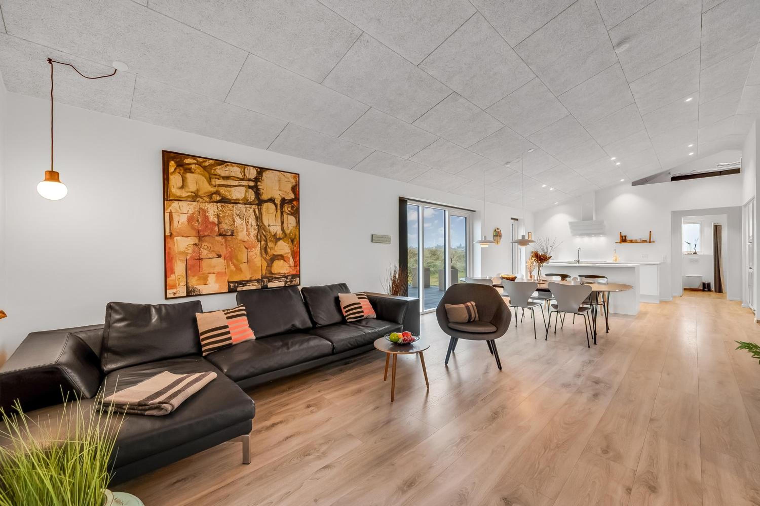 Luxurious 8-Person House With A Spacious Outdoor Spa - 1003