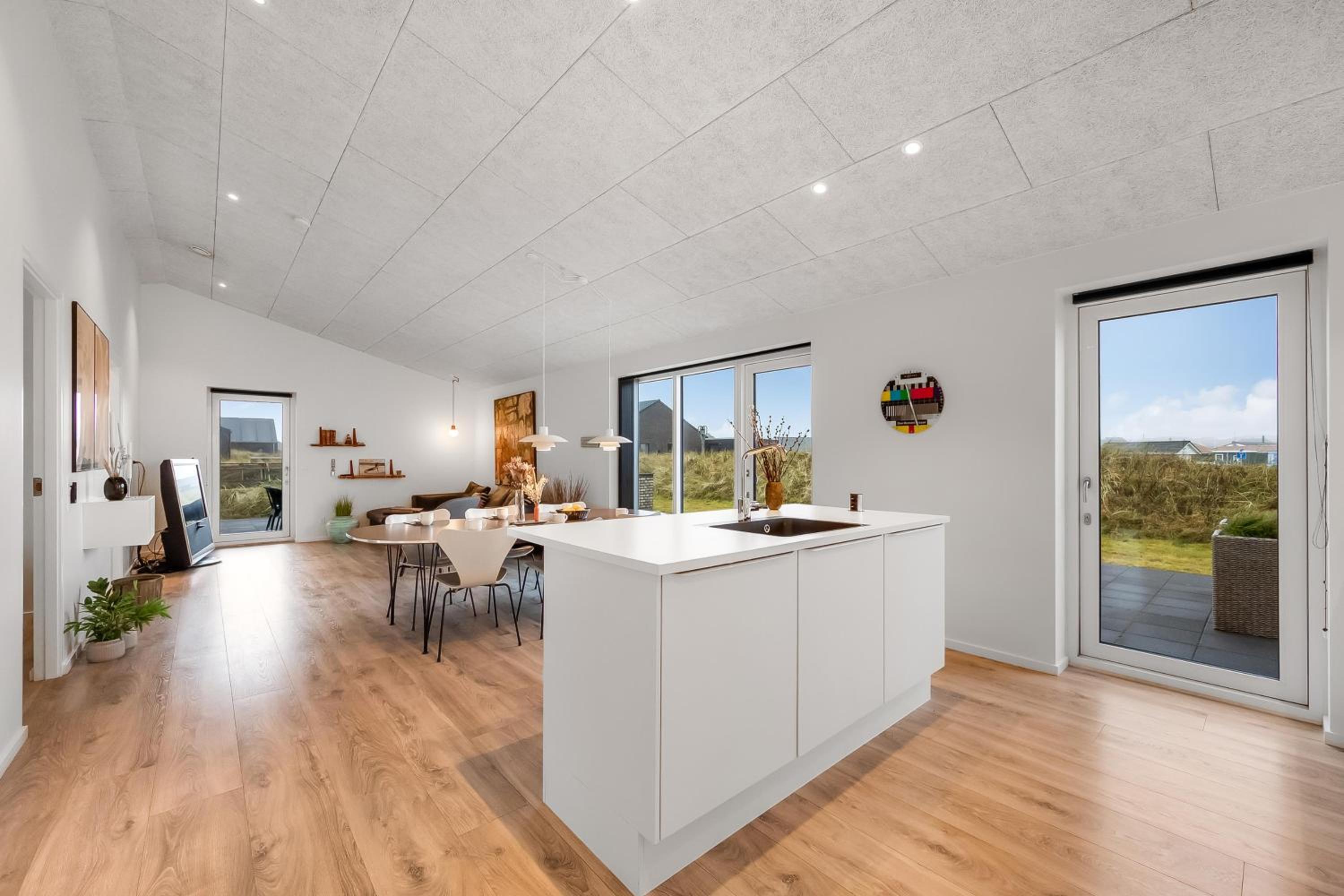 Luxurious 8-Person House With A Spacious Outdoor Spa - 1003