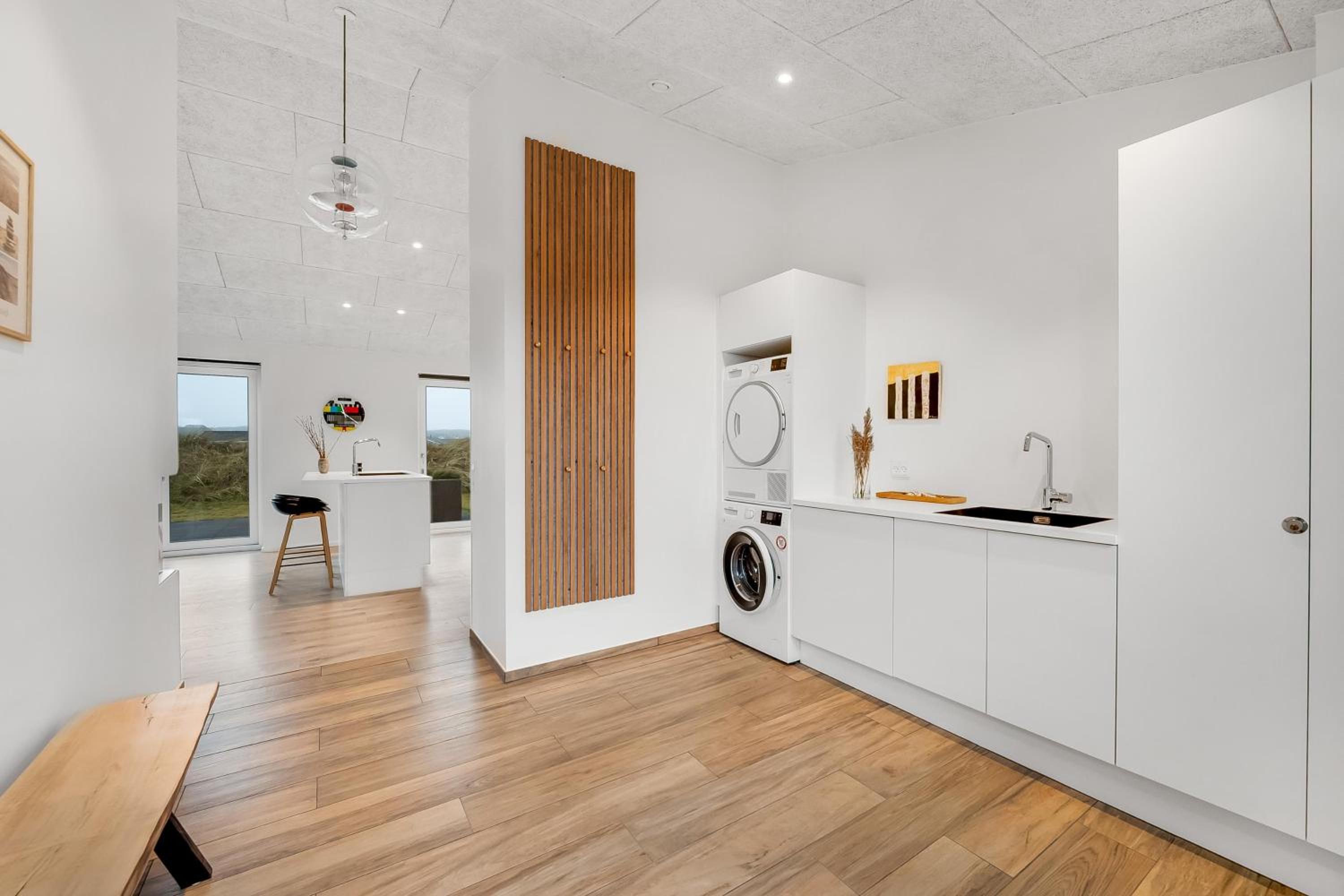 Luxurious 8-Person House With A Spacious Outdoor Spa - 1003