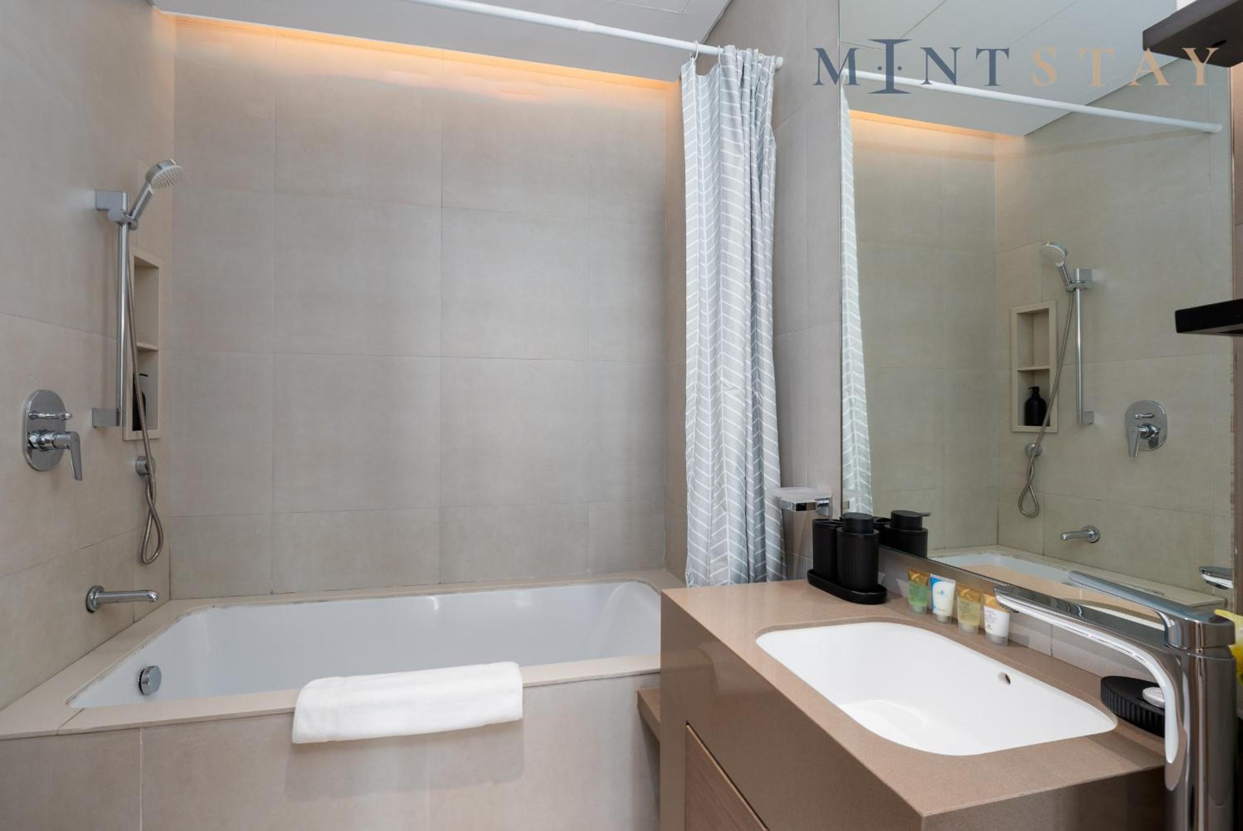 Address JBR Marina Views, Address Beach Resort Residence, Dubai Marina - Mint Stay