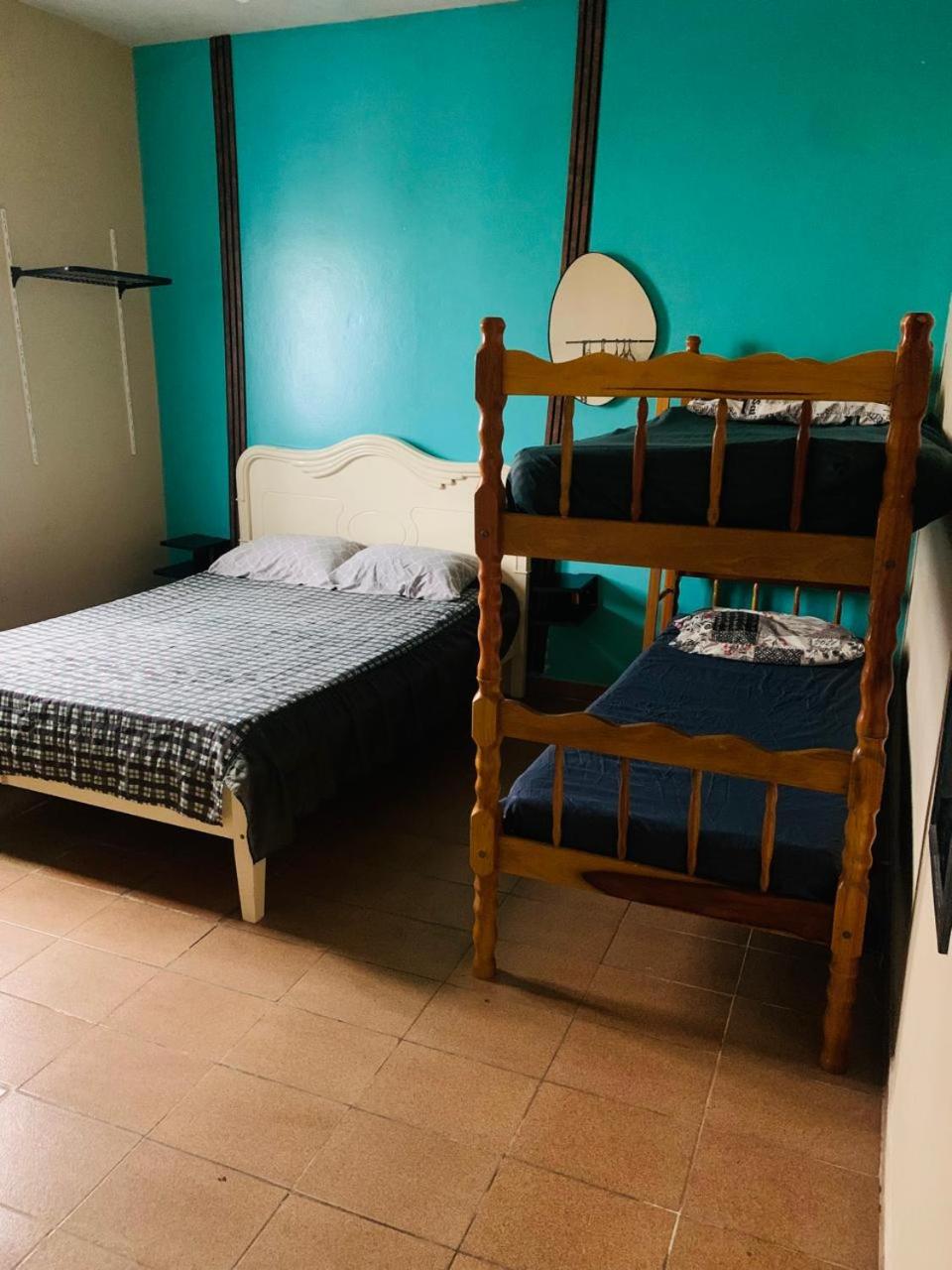 Casa em Peruibe 3 dormitórios sendo 1 suite Pe na Areia