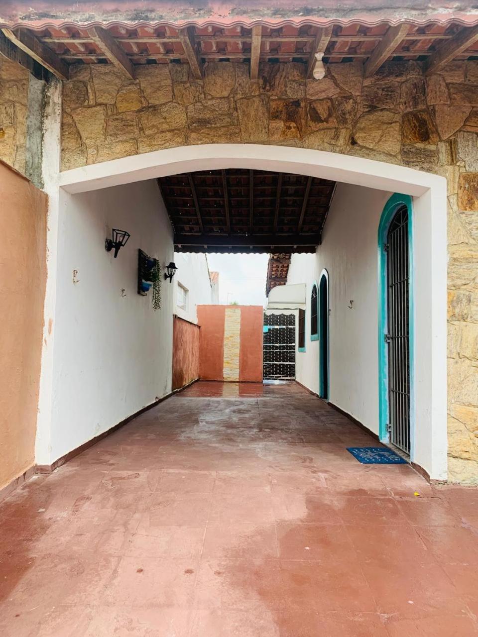 Casa em Peruibe 3 dormitórios sendo 1 suite Pe na Areia