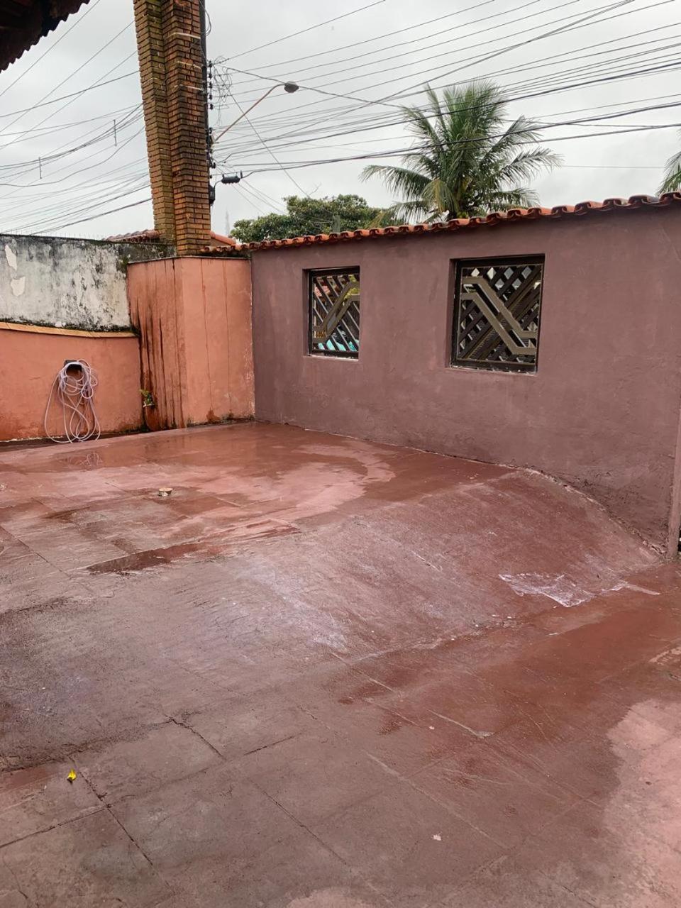 Casa em Peruibe 3 dormitórios sendo 1 suite Pe na Areia