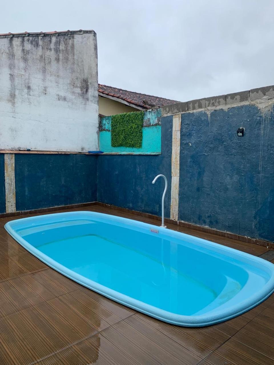 Casa em Peruibe 3 dormitórios sendo 1 suite Pe na Areia
