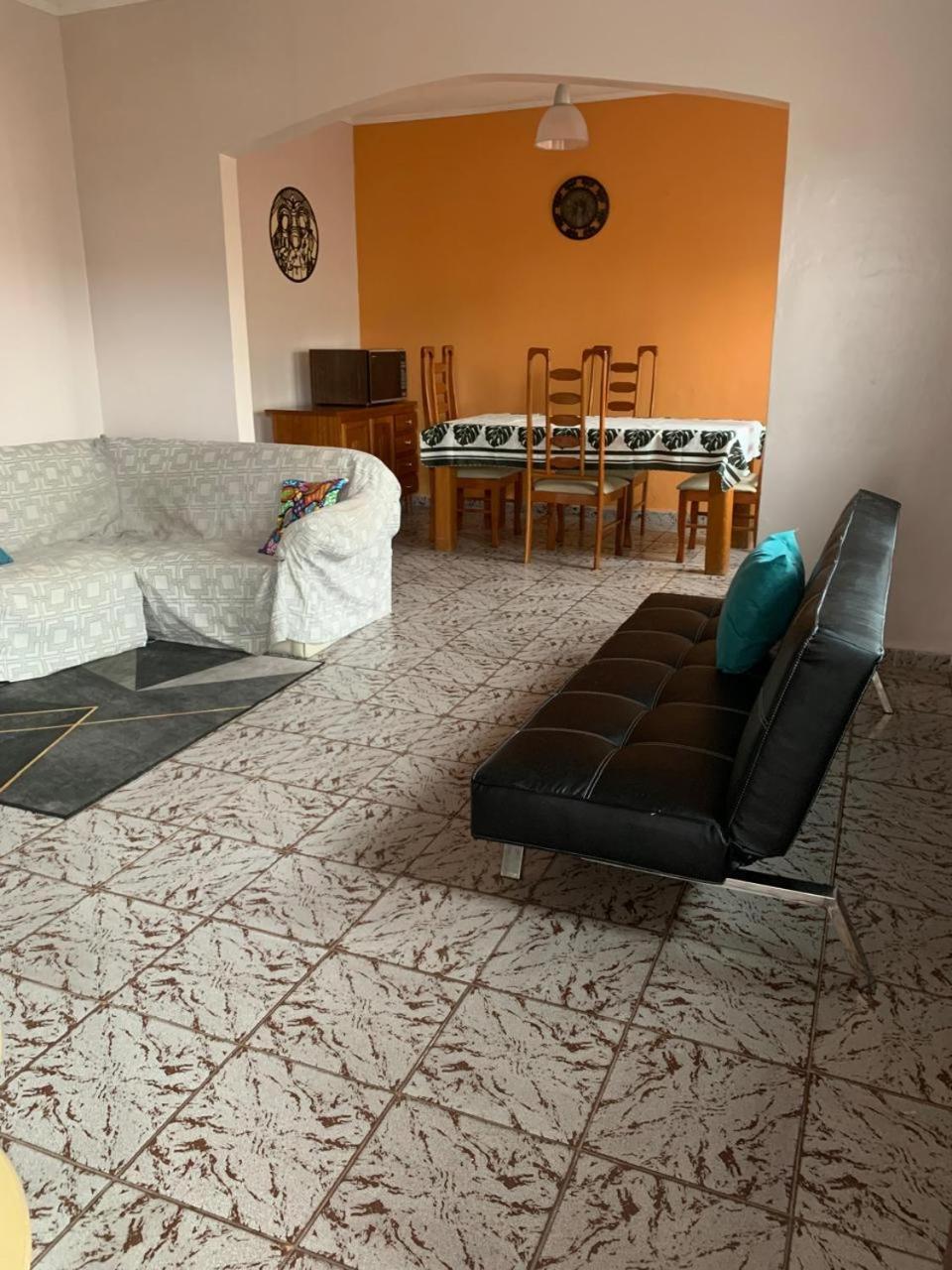 Casa em Peruibe 3 dormitórios sendo 1 suite Pe na Areia