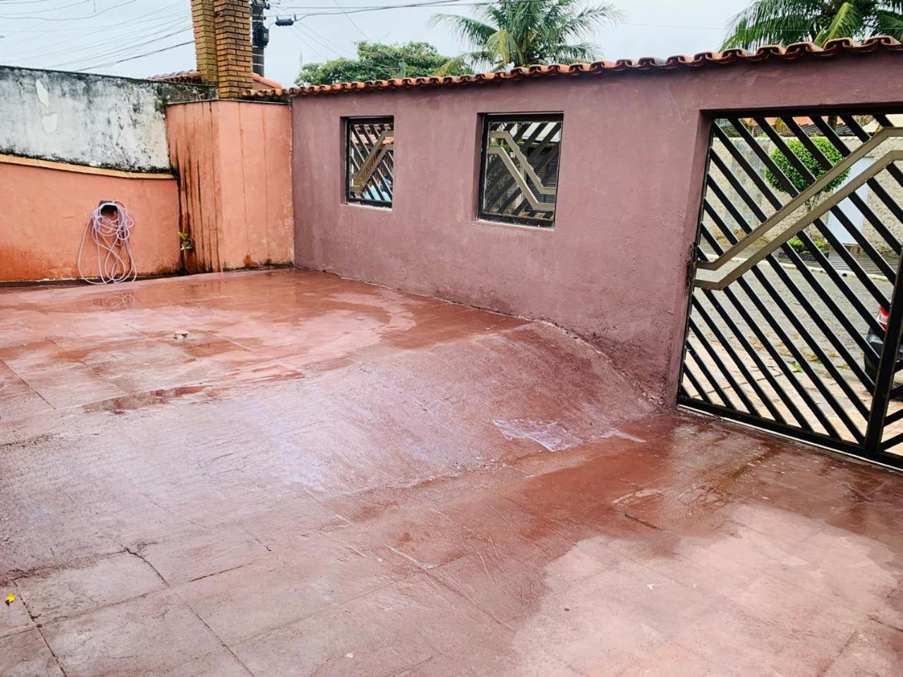 Casa em Peruibe 3 dormitórios sendo 1 suite Pe na Areia