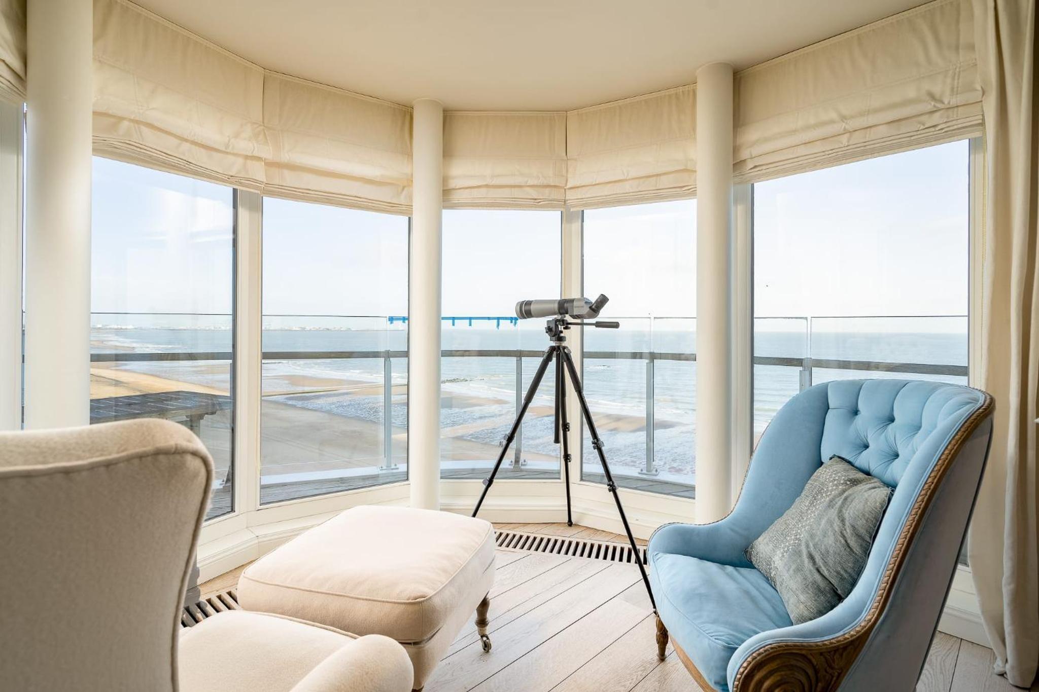Magnificent penthouse with parking and sea view