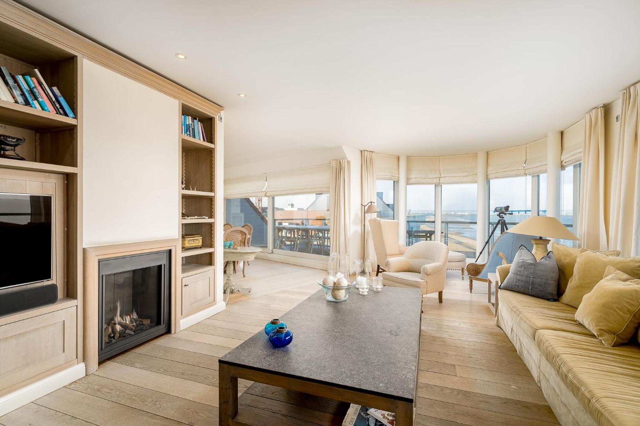Magnificent penthouse with parking and sea view