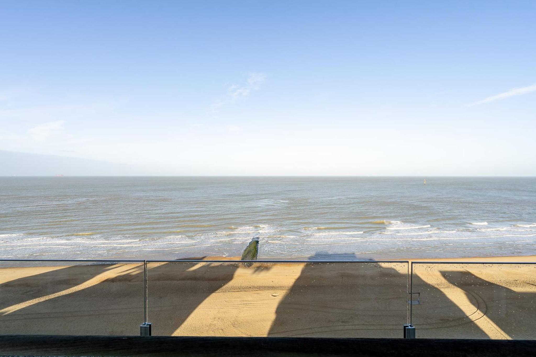 Magnificent penthouse with parking and sea view