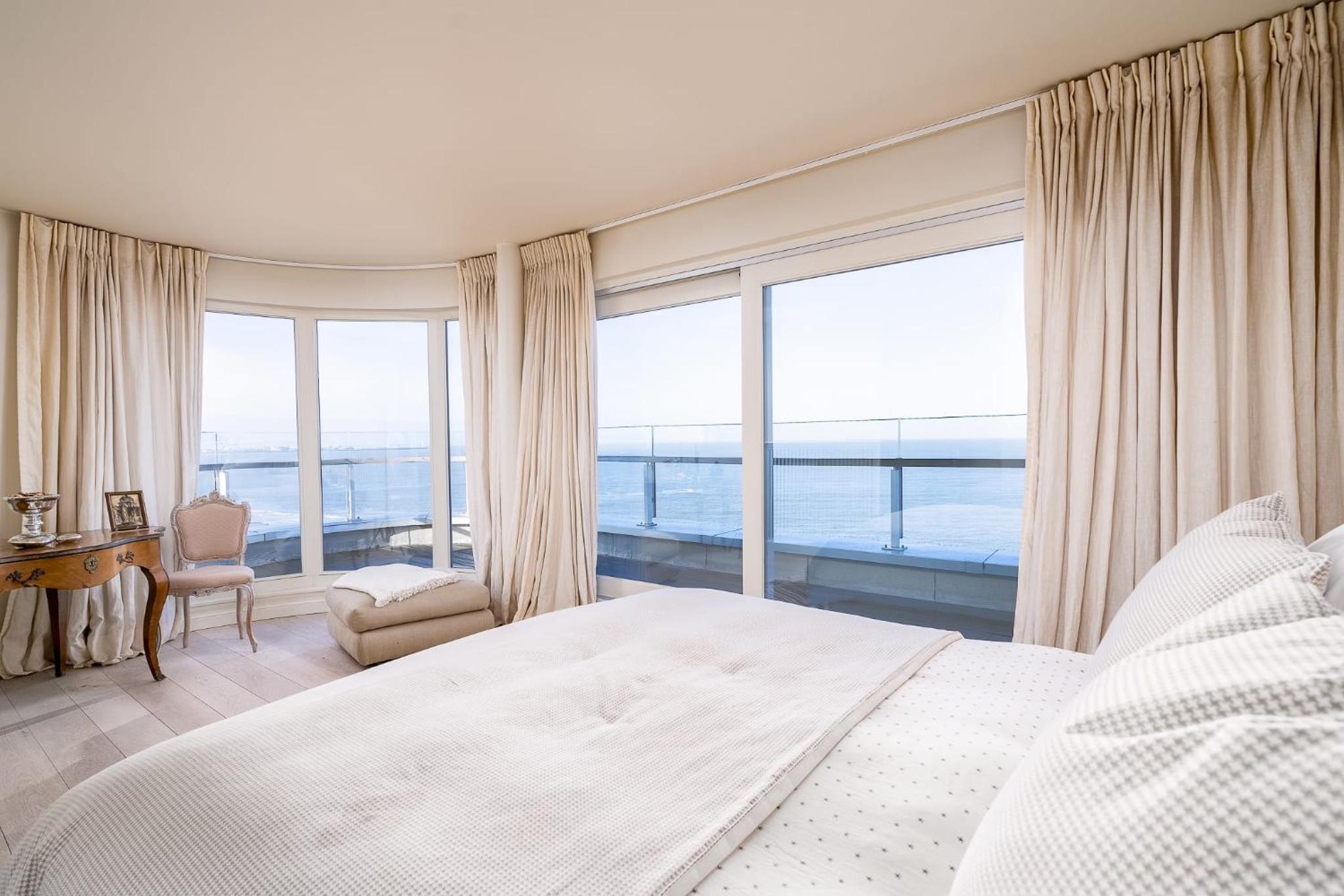 Magnificent penthouse with parking and sea view