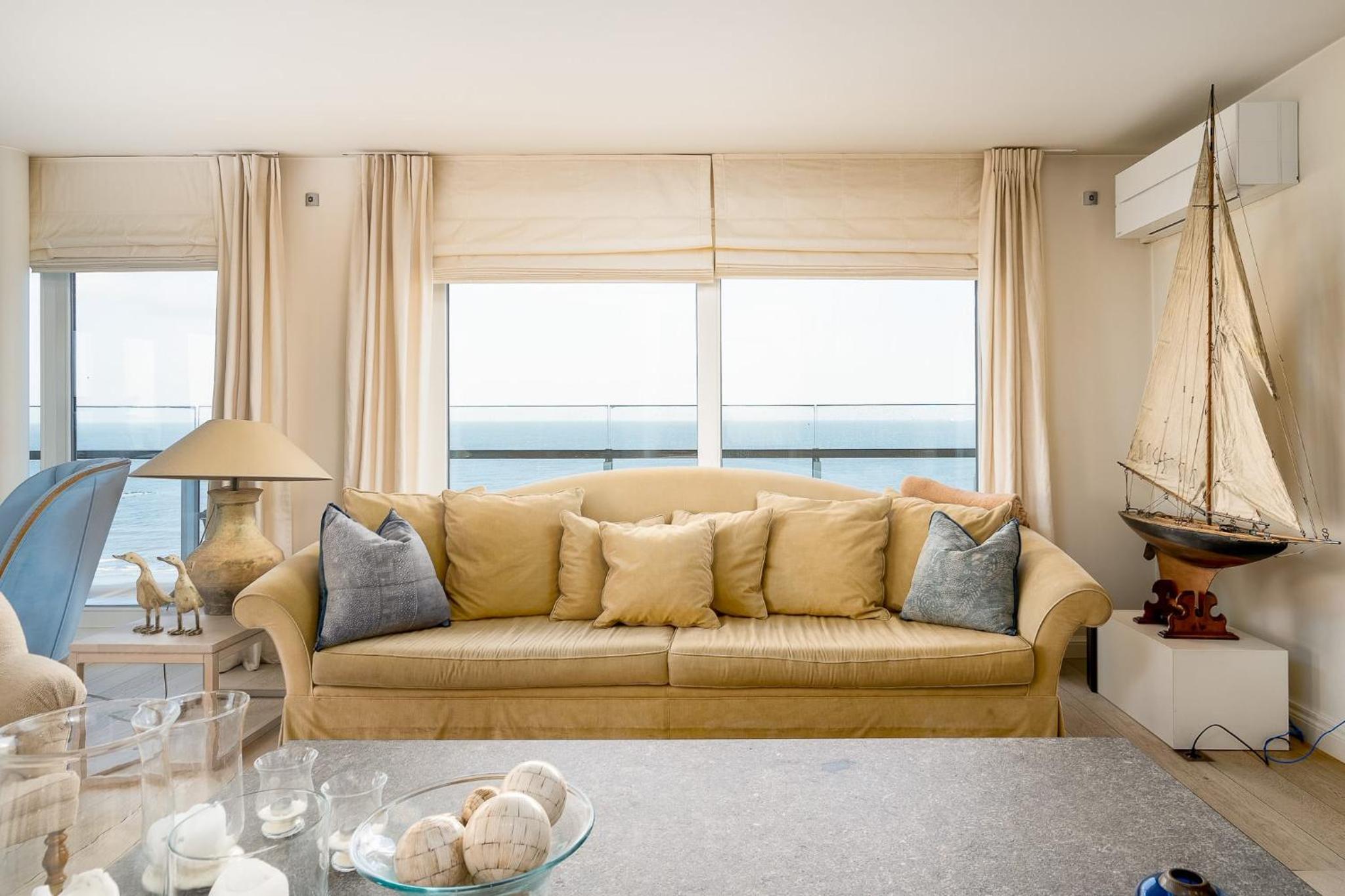 Magnificent penthouse with parking and sea view