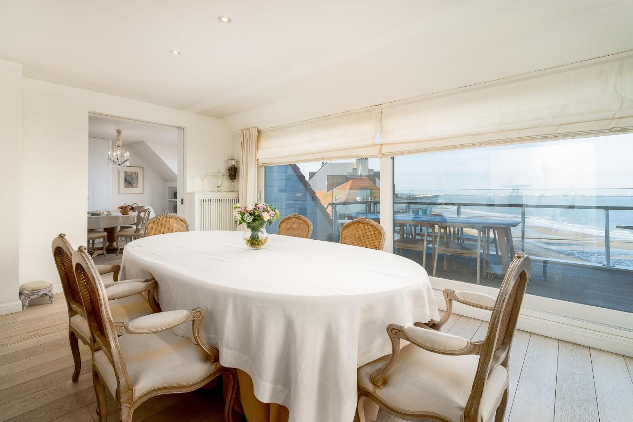 Magnificent penthouse with parking and sea view