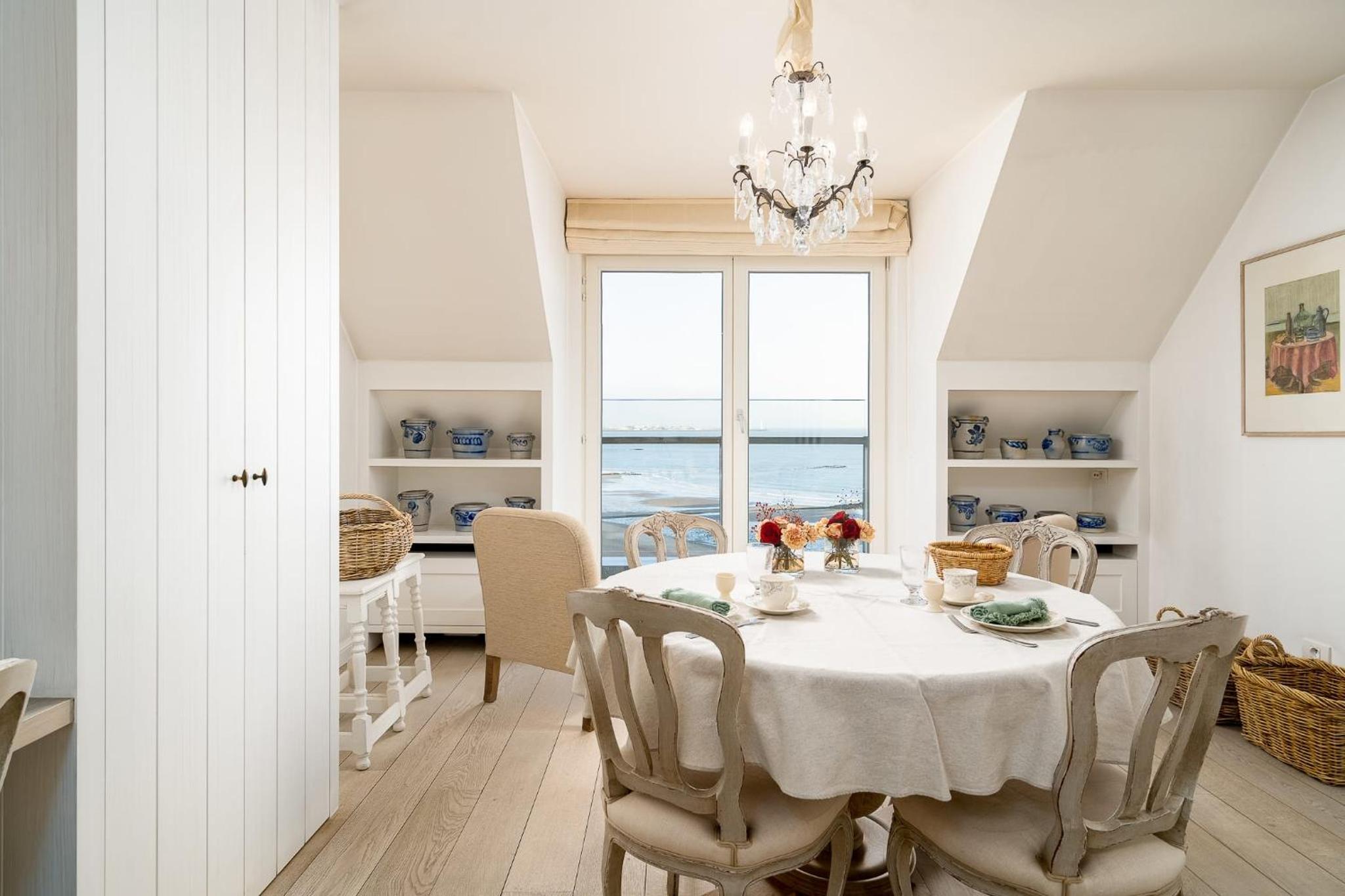 Magnificent penthouse with parking and sea view