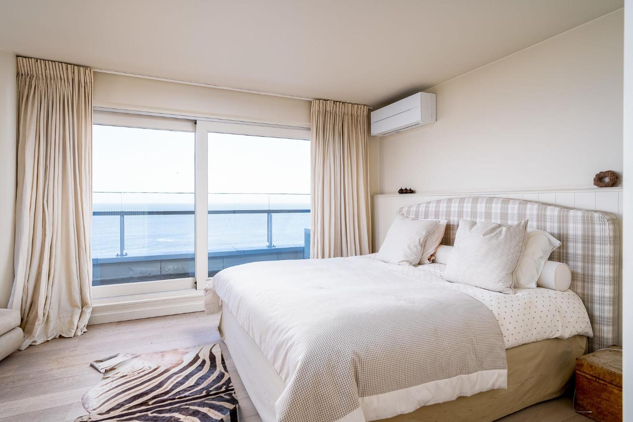 Magnificent penthouse with parking and sea view
