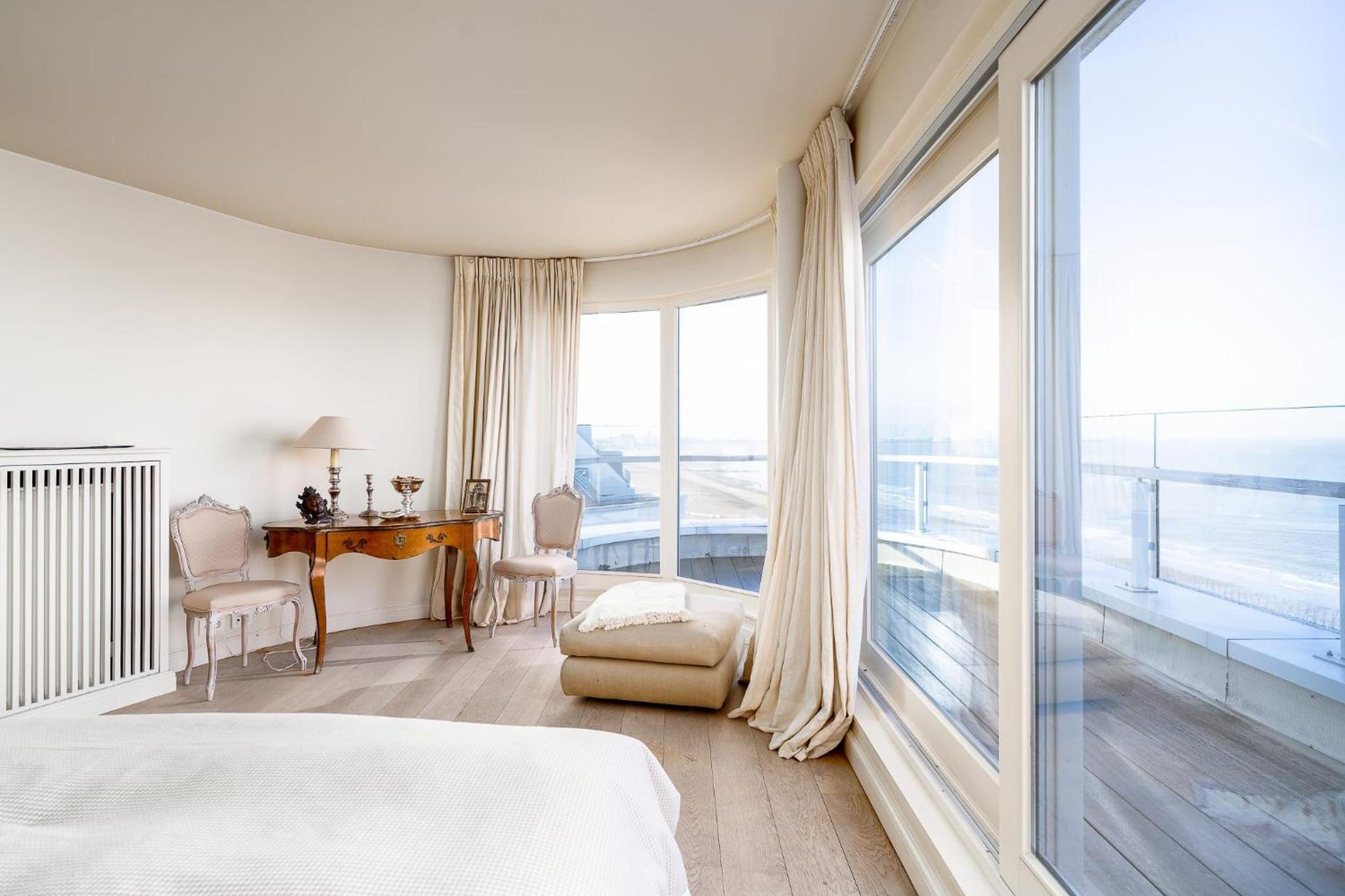 Magnificent penthouse with parking and sea view
