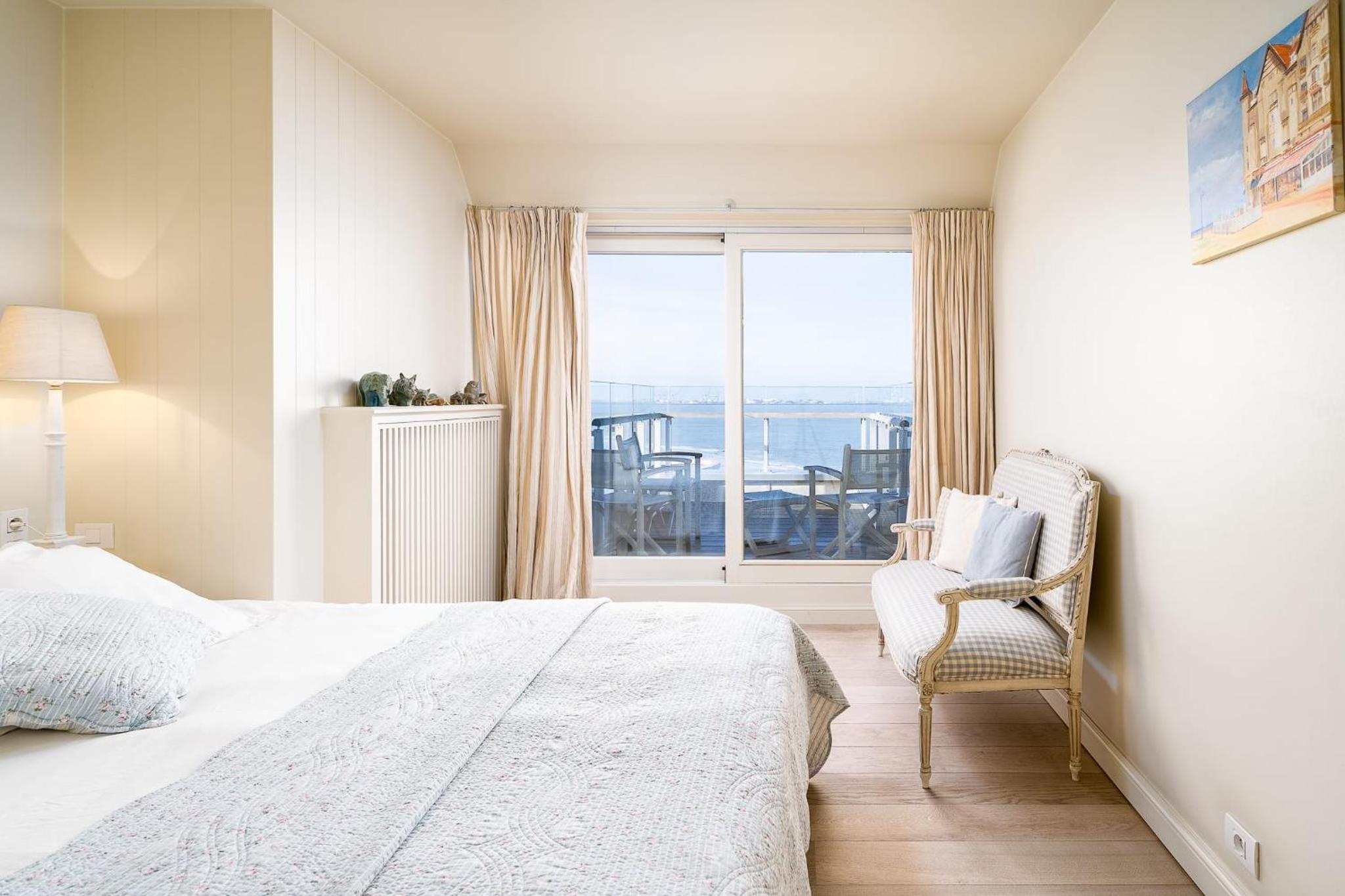 Magnificent penthouse with parking and sea view