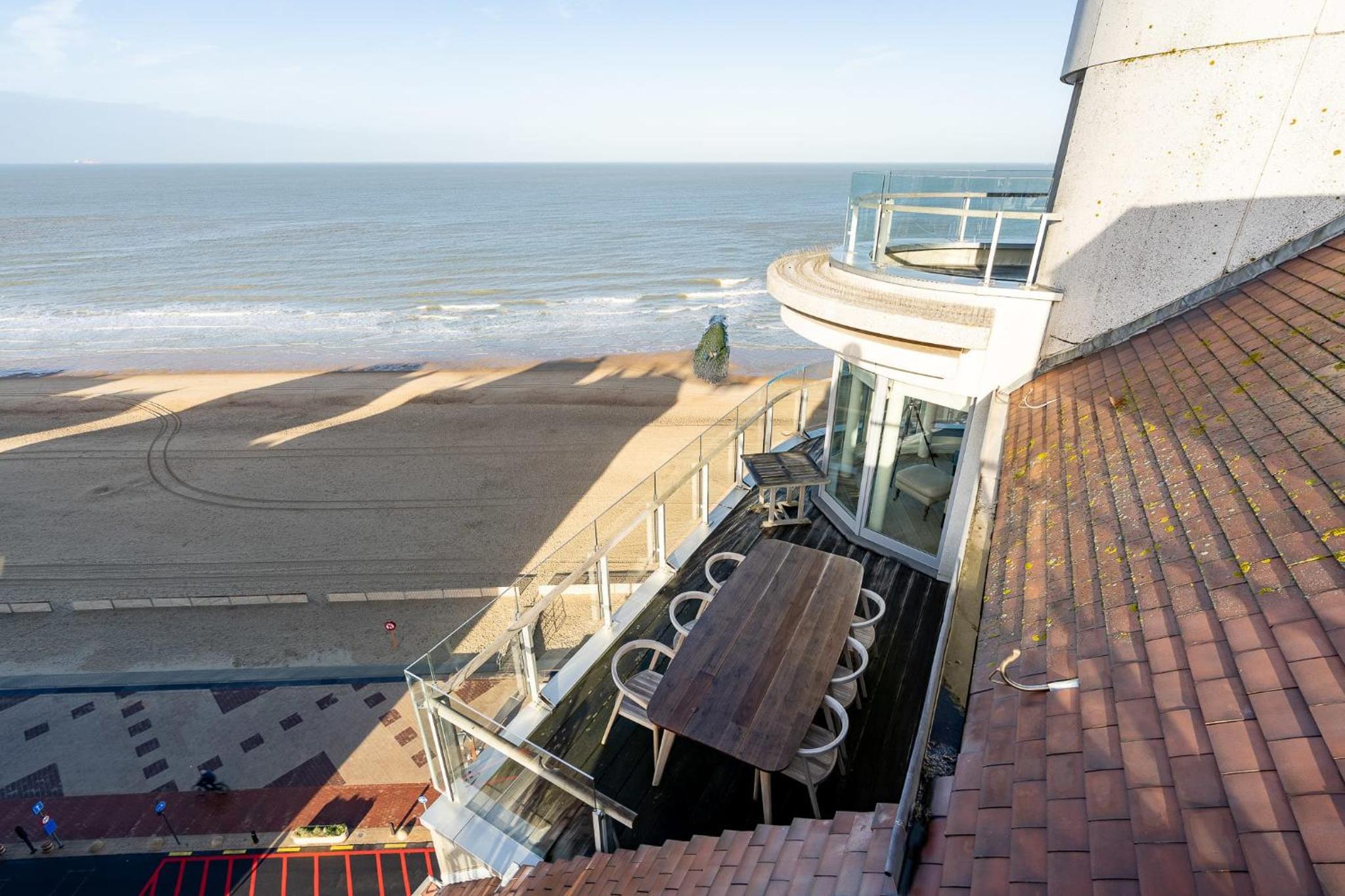 Magnificent penthouse with parking and sea view