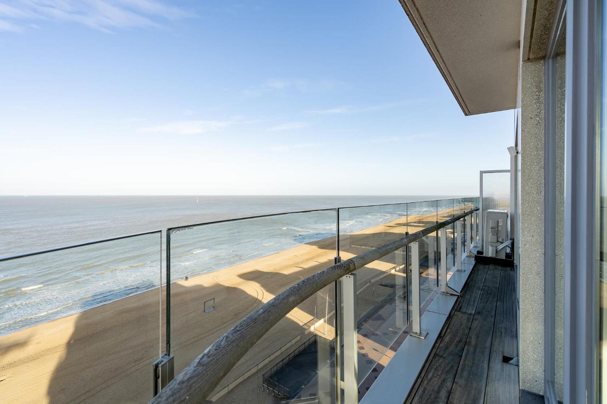Magnificent penthouse with parking and sea view