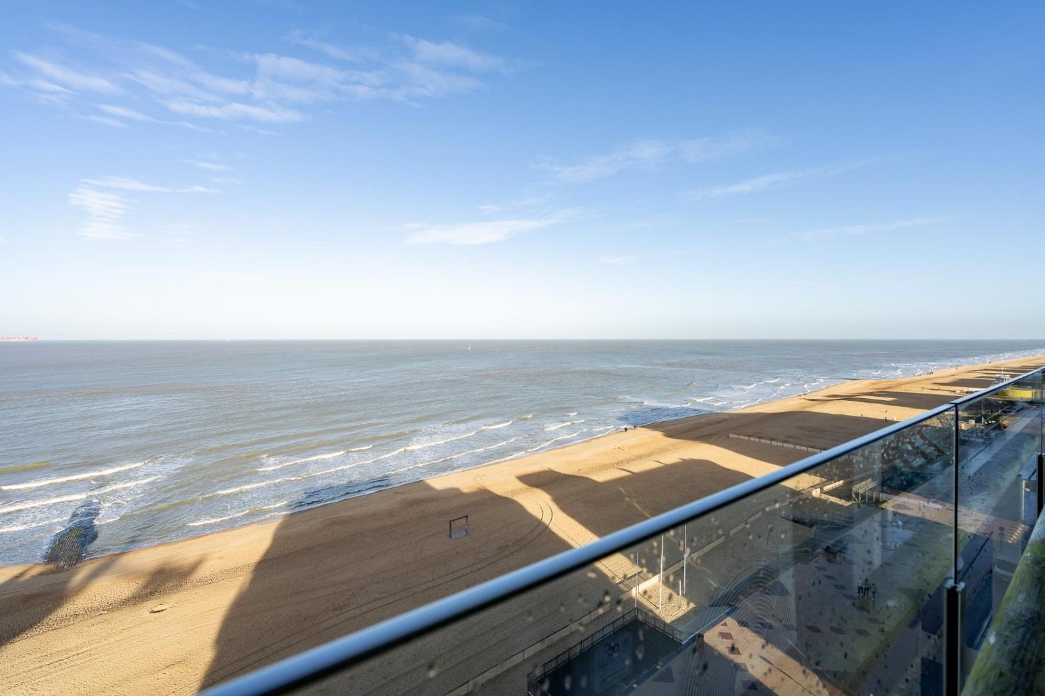 Magnificent penthouse with parking and sea view