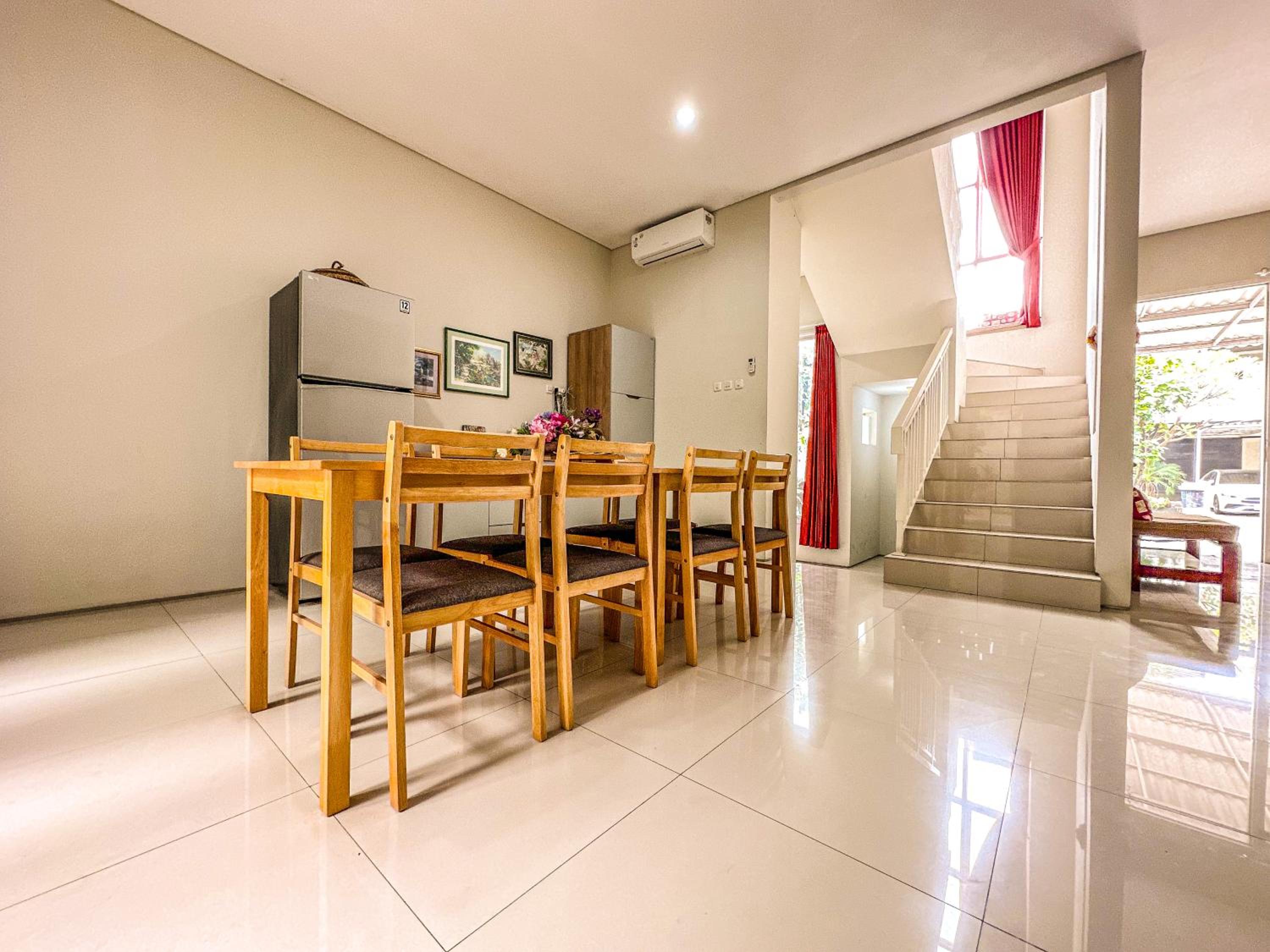 Royal Residence 3BR Exclusive Town House in West Surabaya by Le Ciel Hospitality view 3