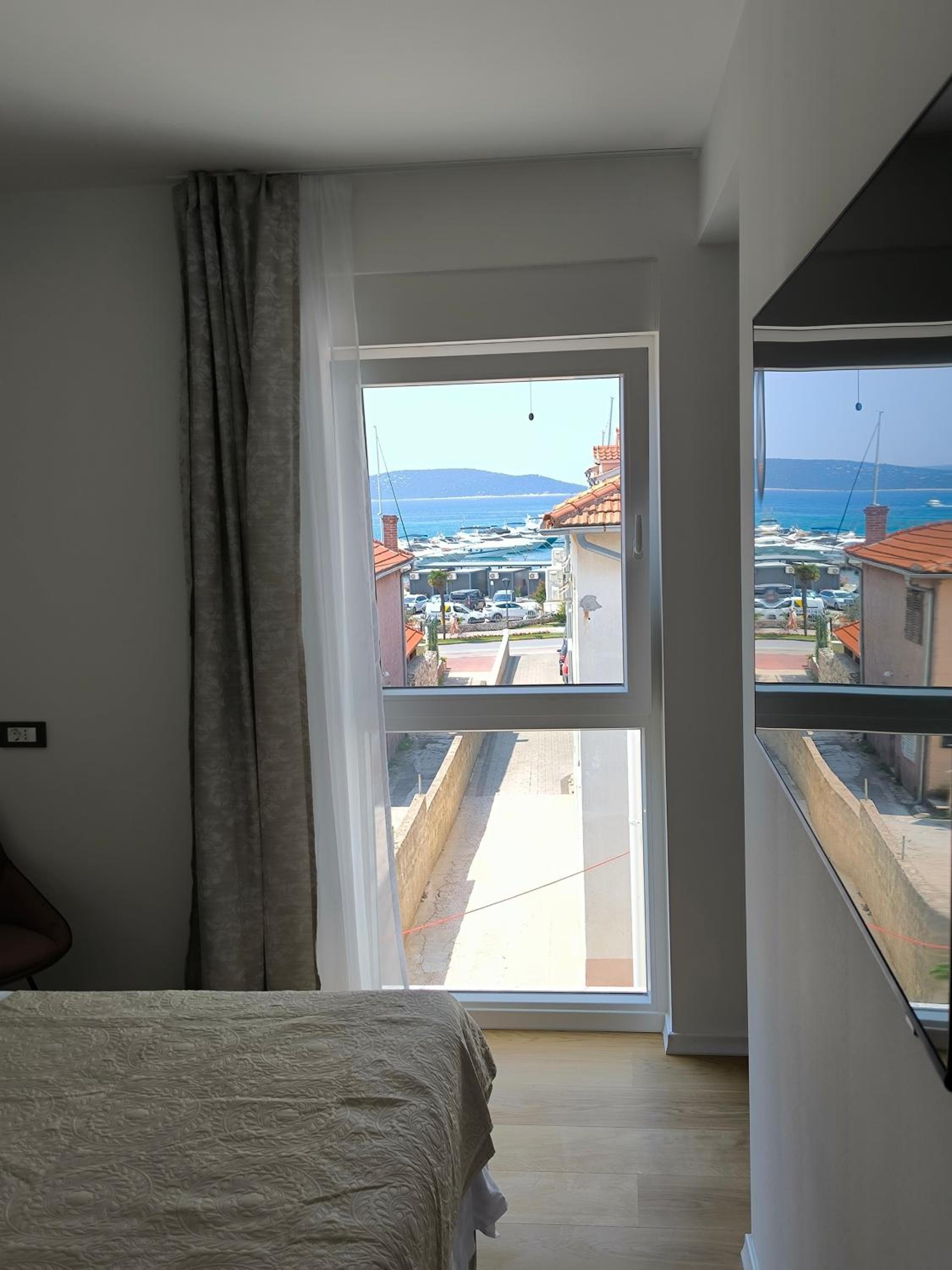 Luxury Apartments Marina View